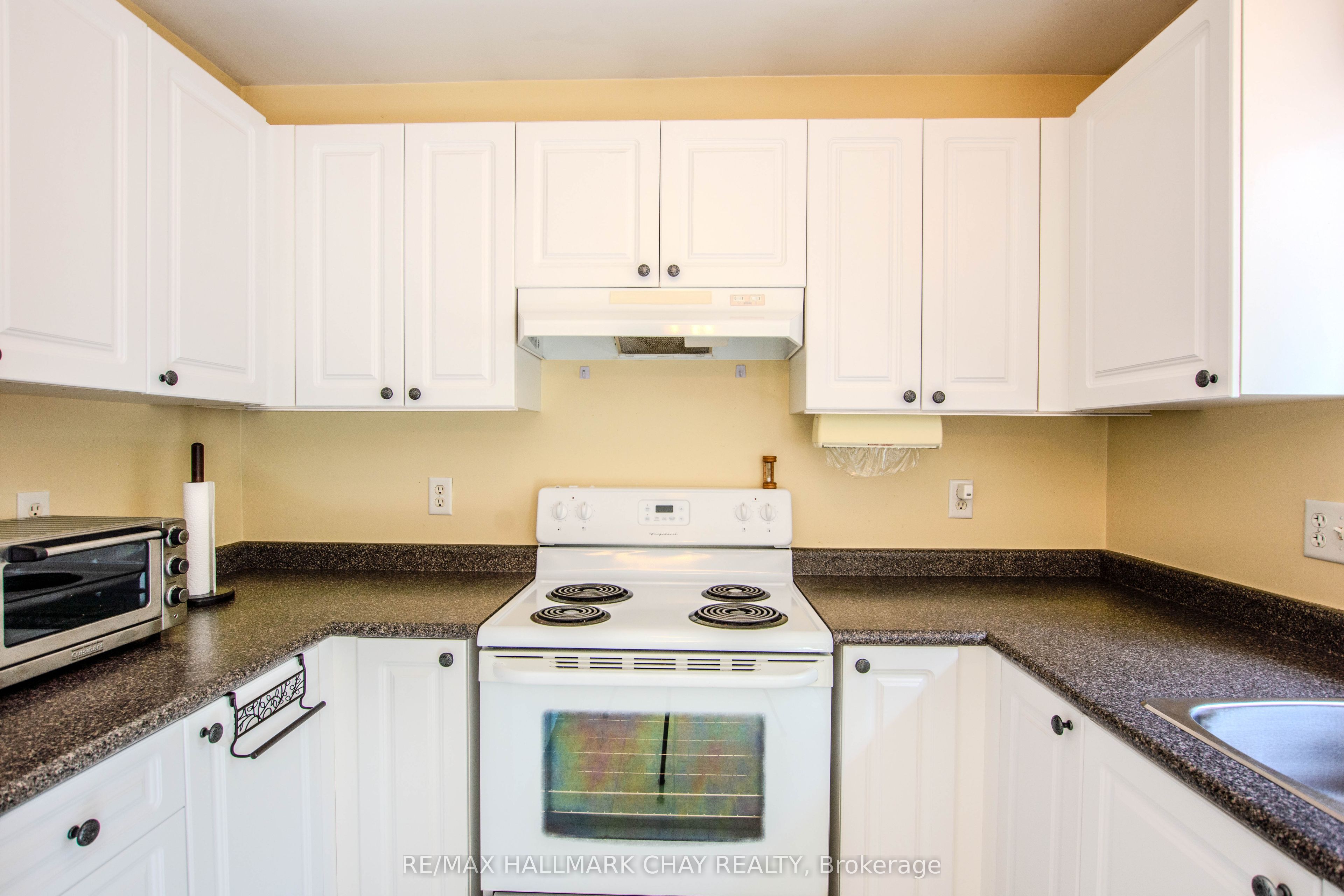 94 Sandringham Drive Property Photo 12