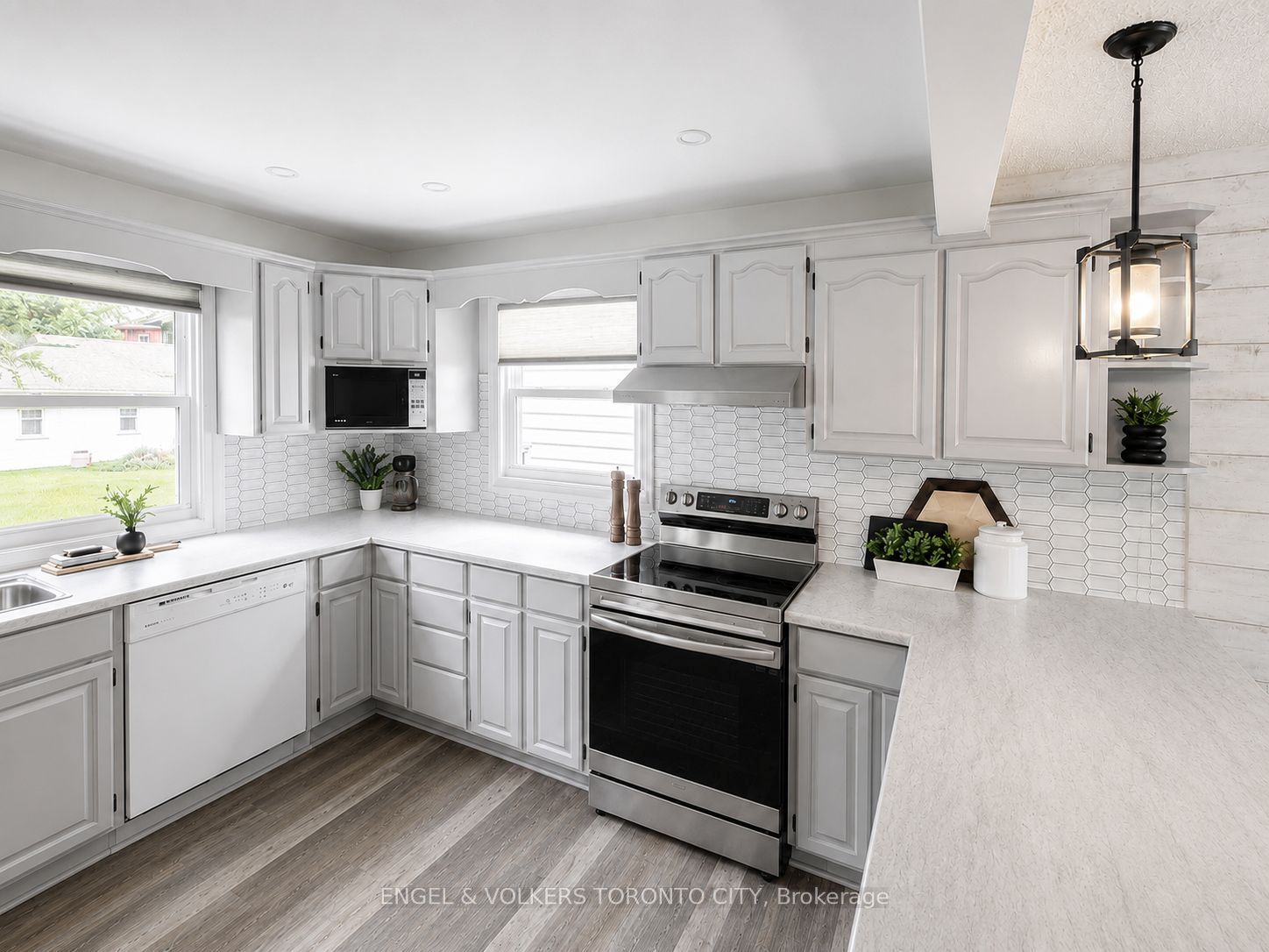 194 Library Street Property Photo 6