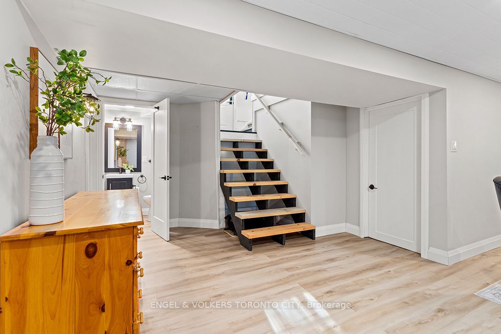194 Library Street Property Photo 14