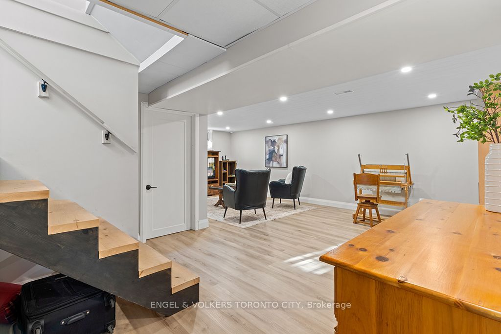 194 Library Street Property Photo 15