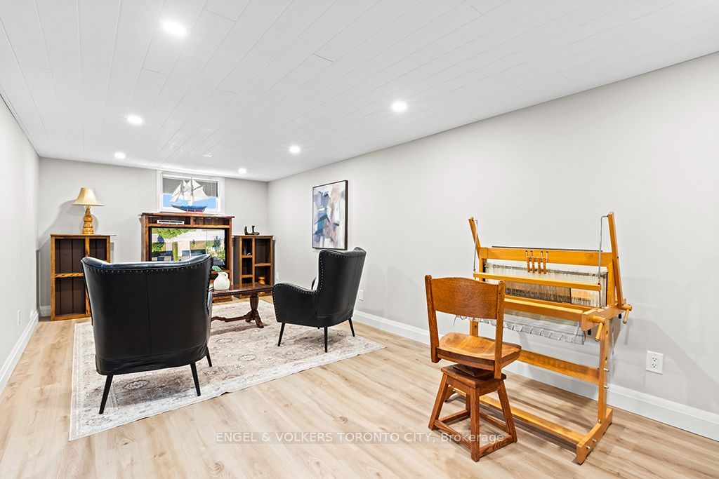 194 Library Street Property Photo 16