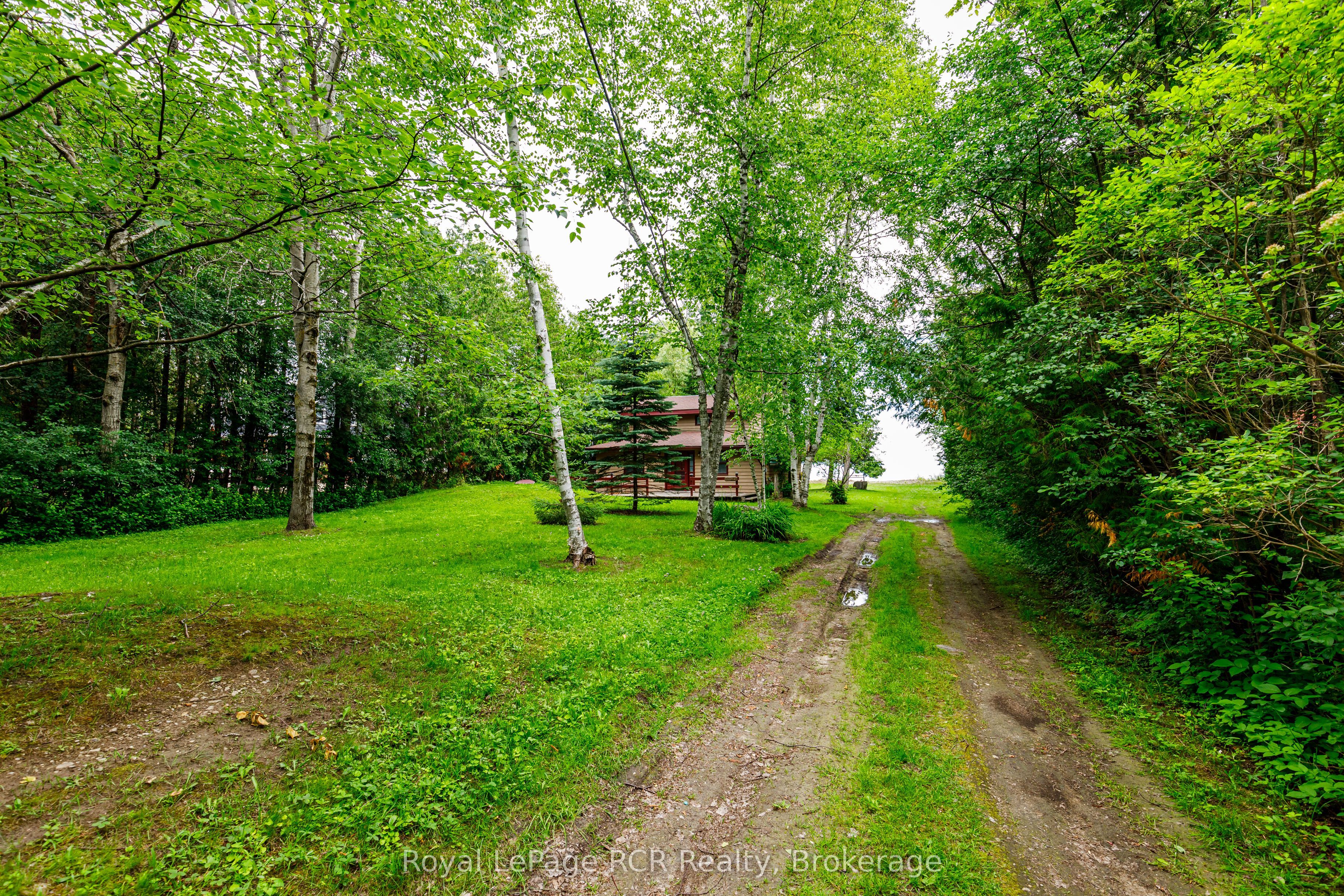 35 Georgian Manor Drive Property Photo 6