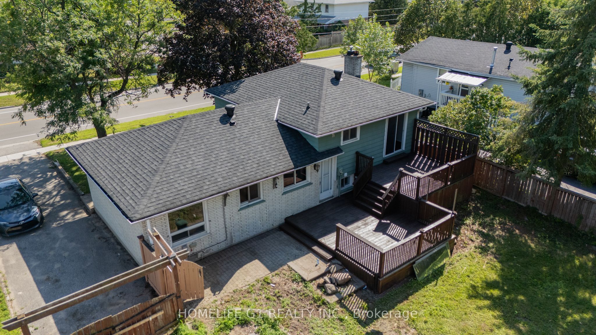 330 Grove Street E Property Photo 4