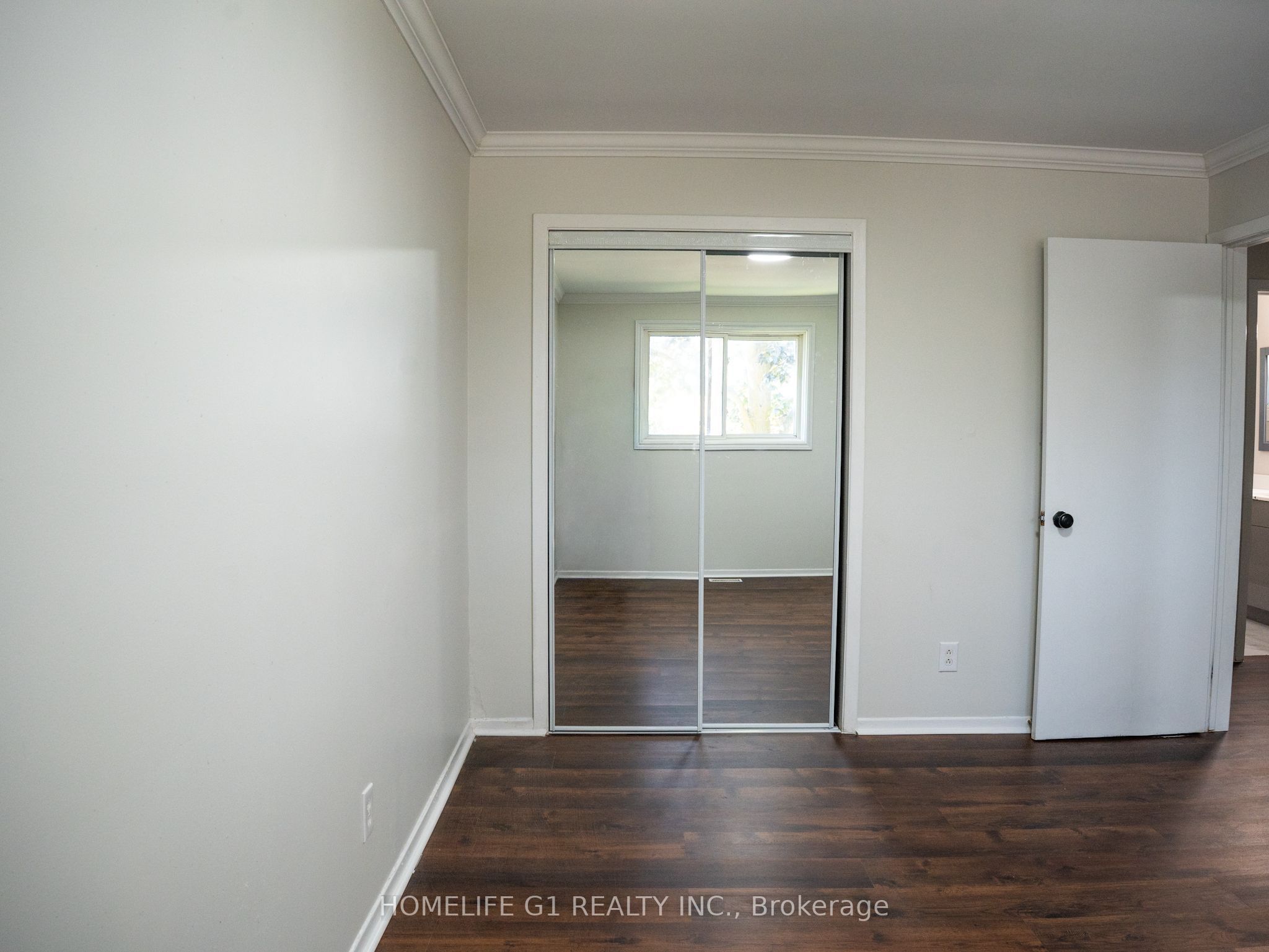 330 Grove Street E Property Photo 12