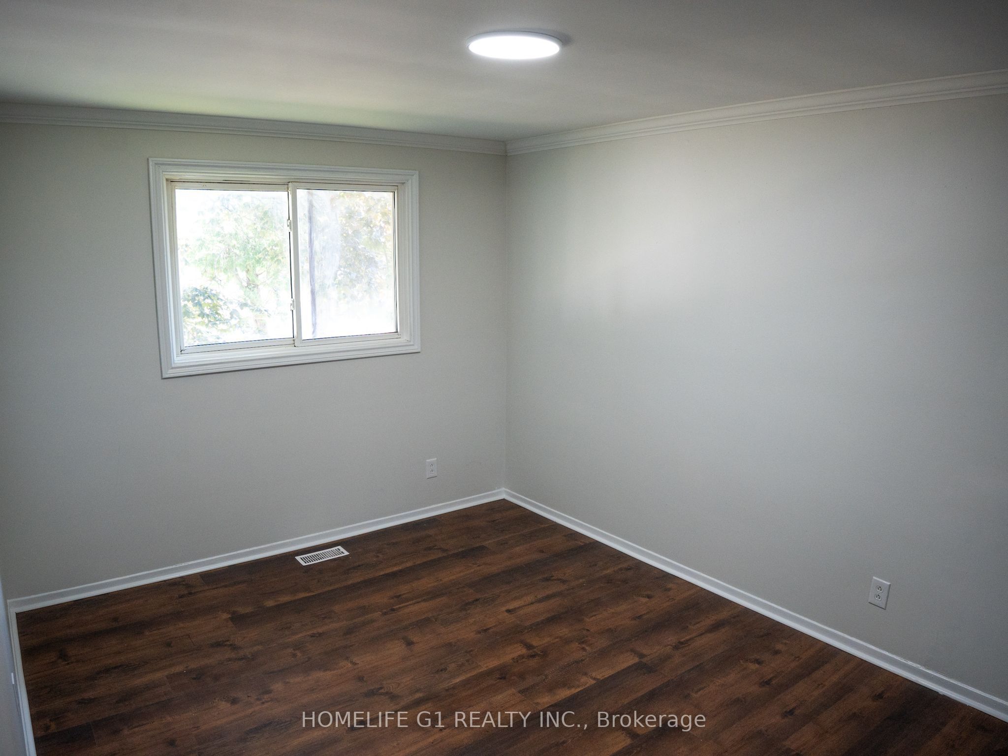 330 Grove Street E Property Photo 13