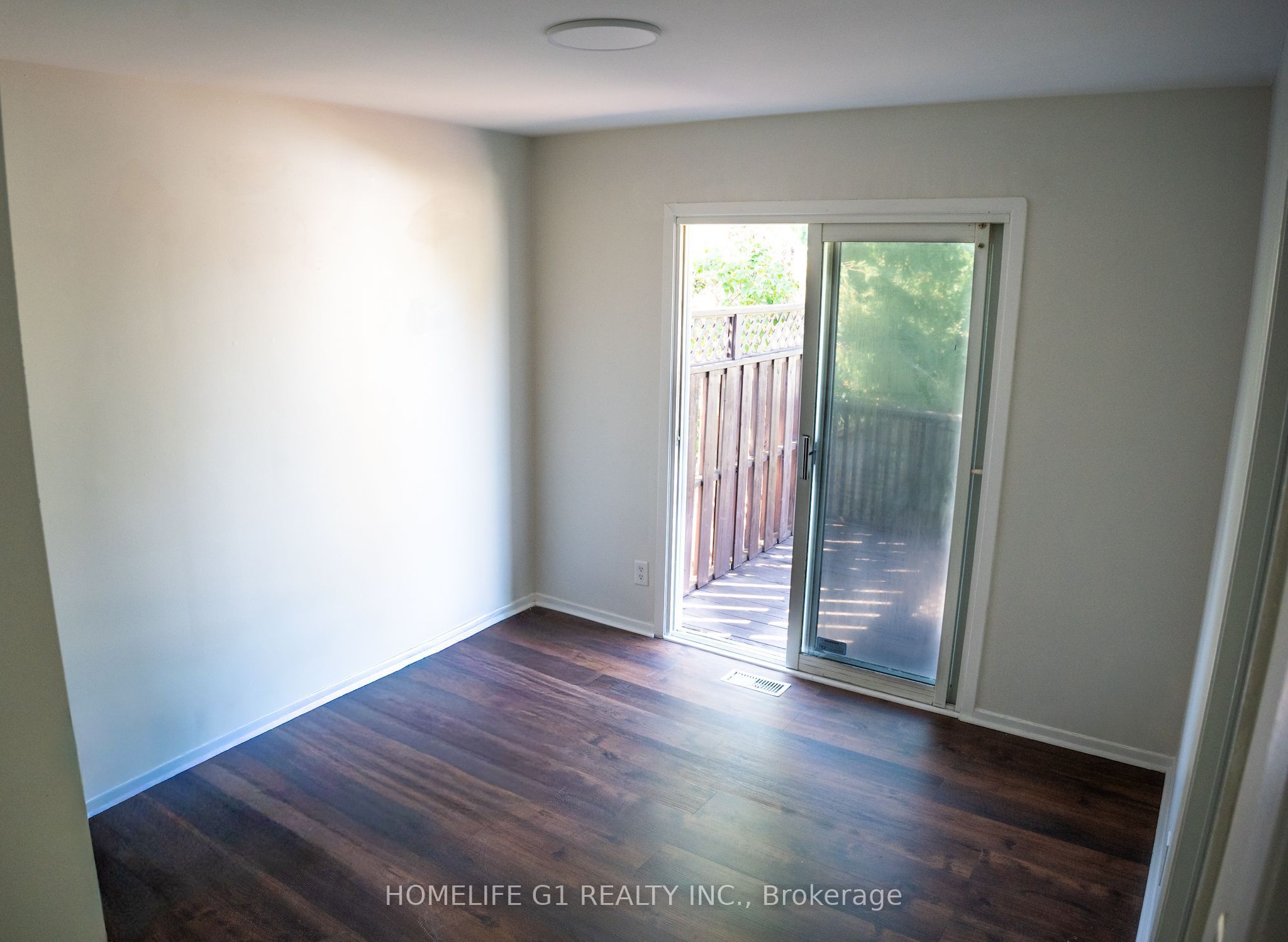 330 Grove Street E Property Photo 15
