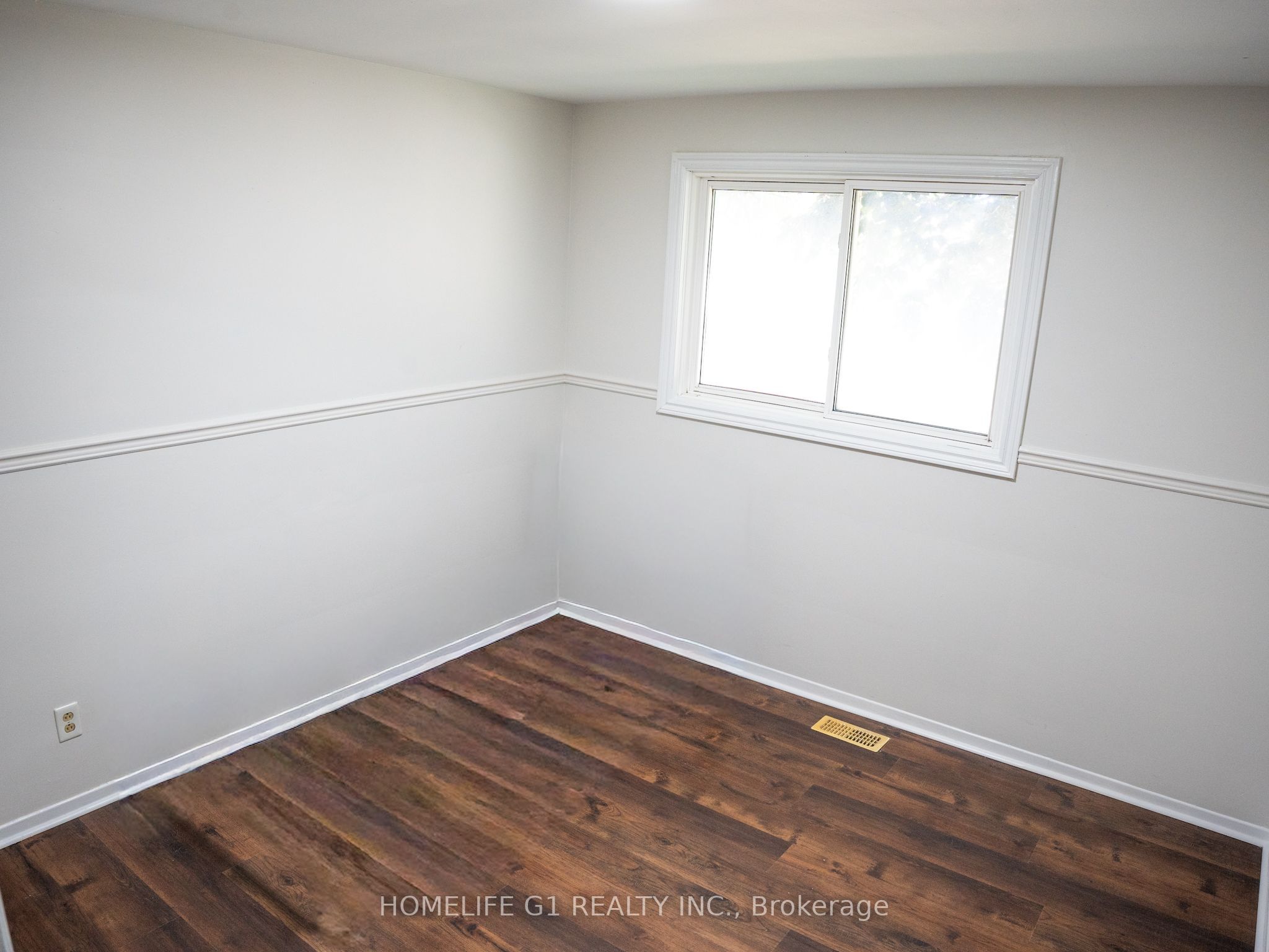 330 Grove Street E Property Photo 16