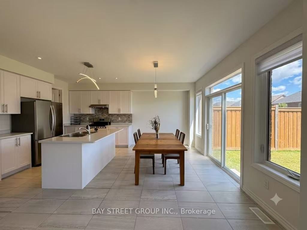 27 Samuel Crescent Property Photo 8