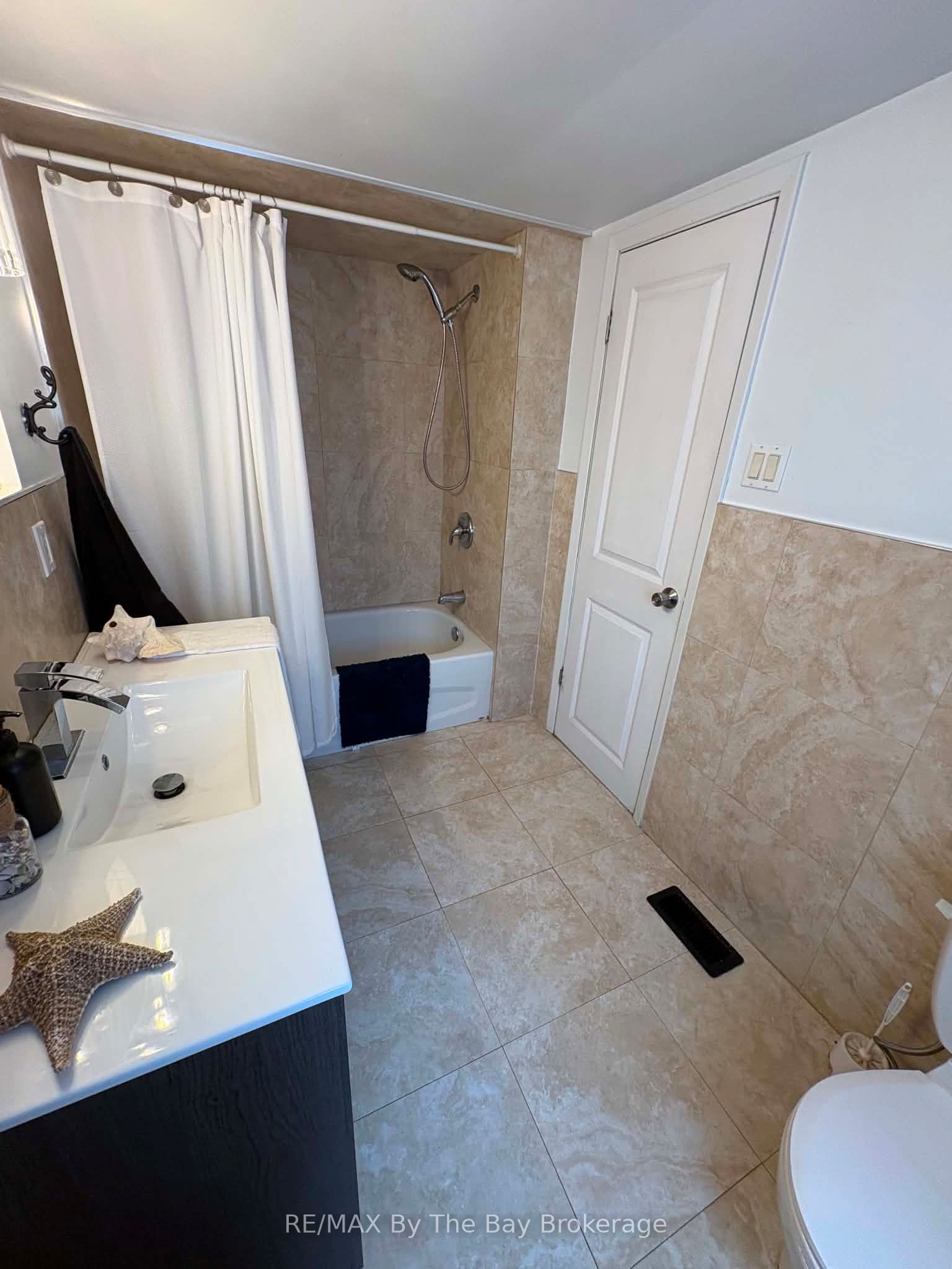 240 Shore Lane Property Photo 11