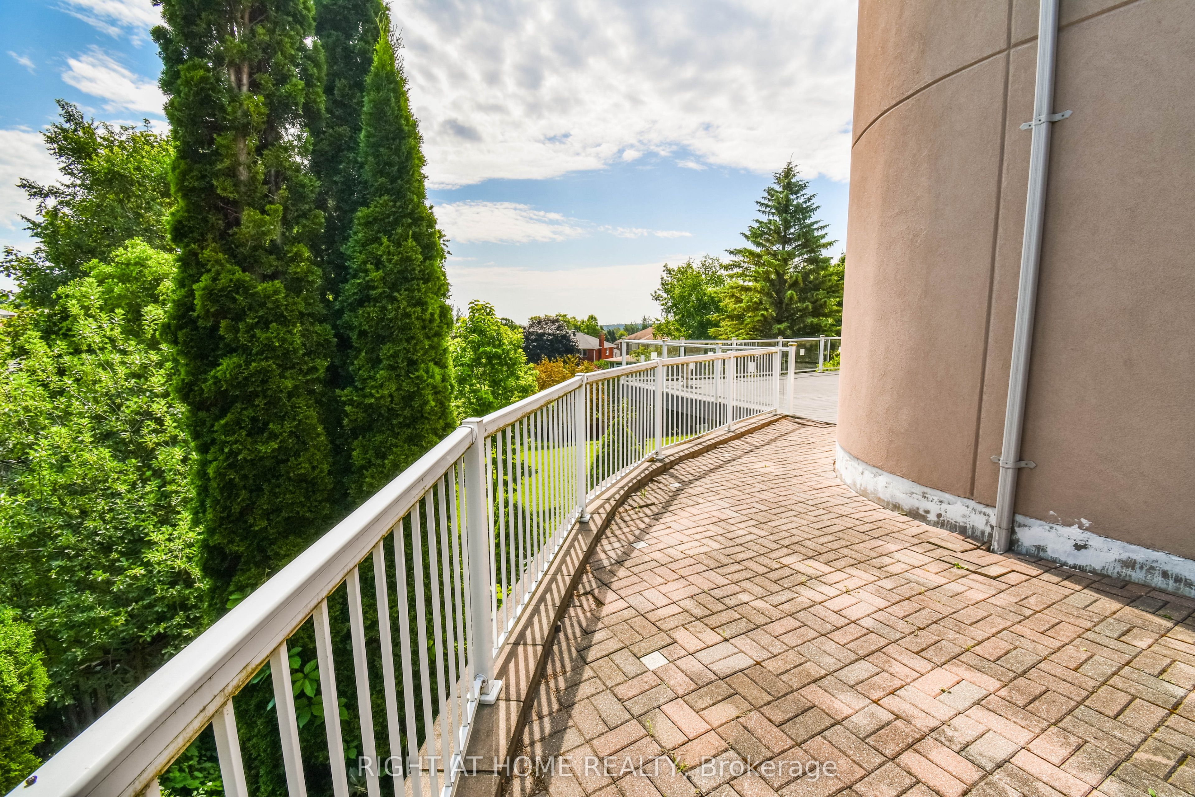 11 Thackeray Crescent Property Photo 4