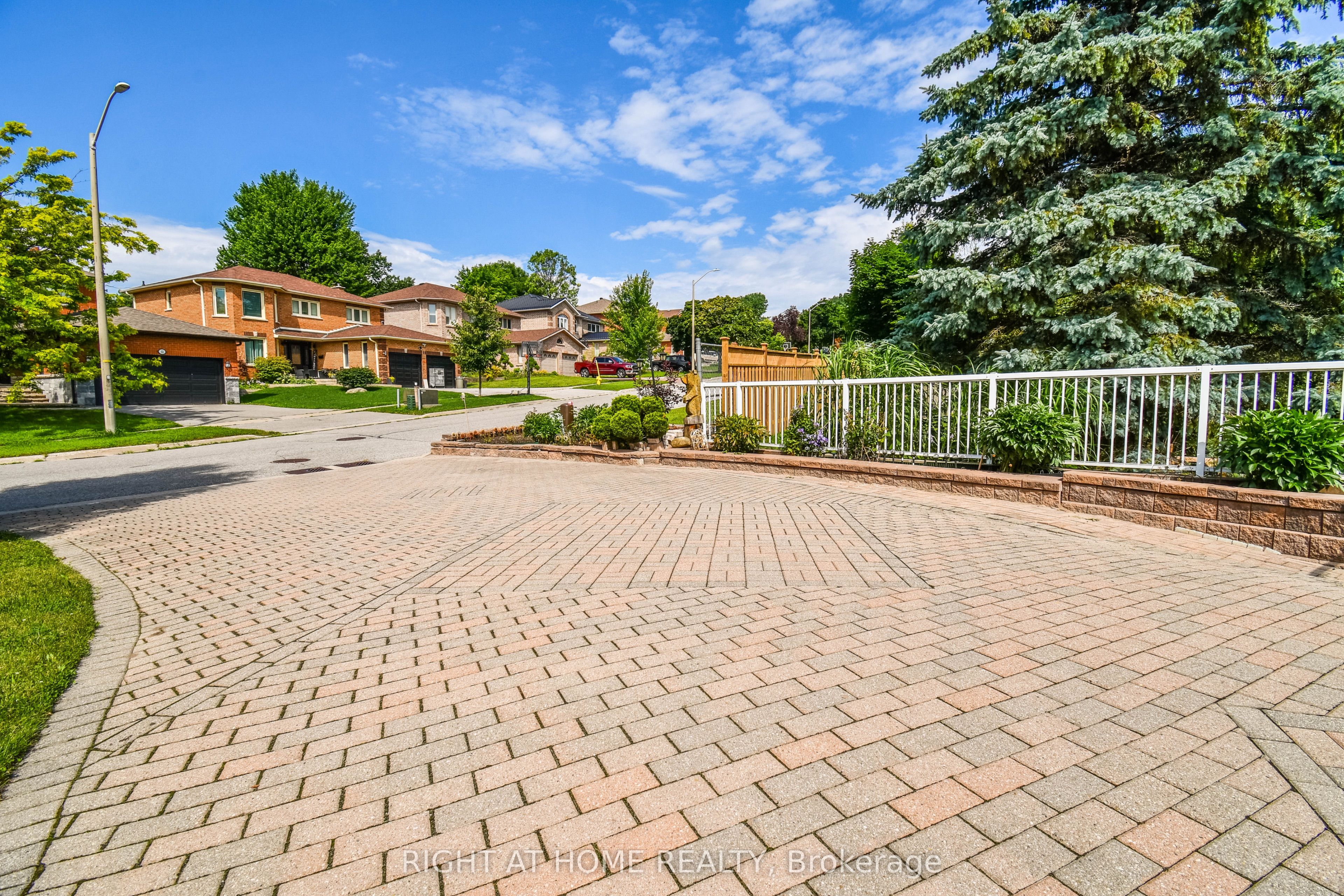 11 Thackeray Crescent Property Photo 6