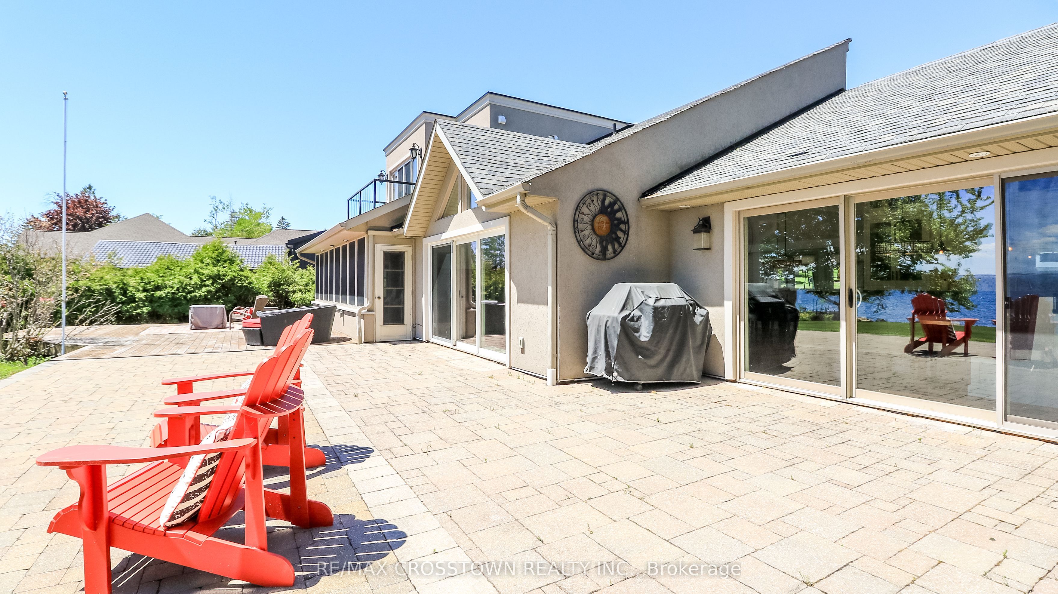 183 Lakeshore Road W Property Photo 6