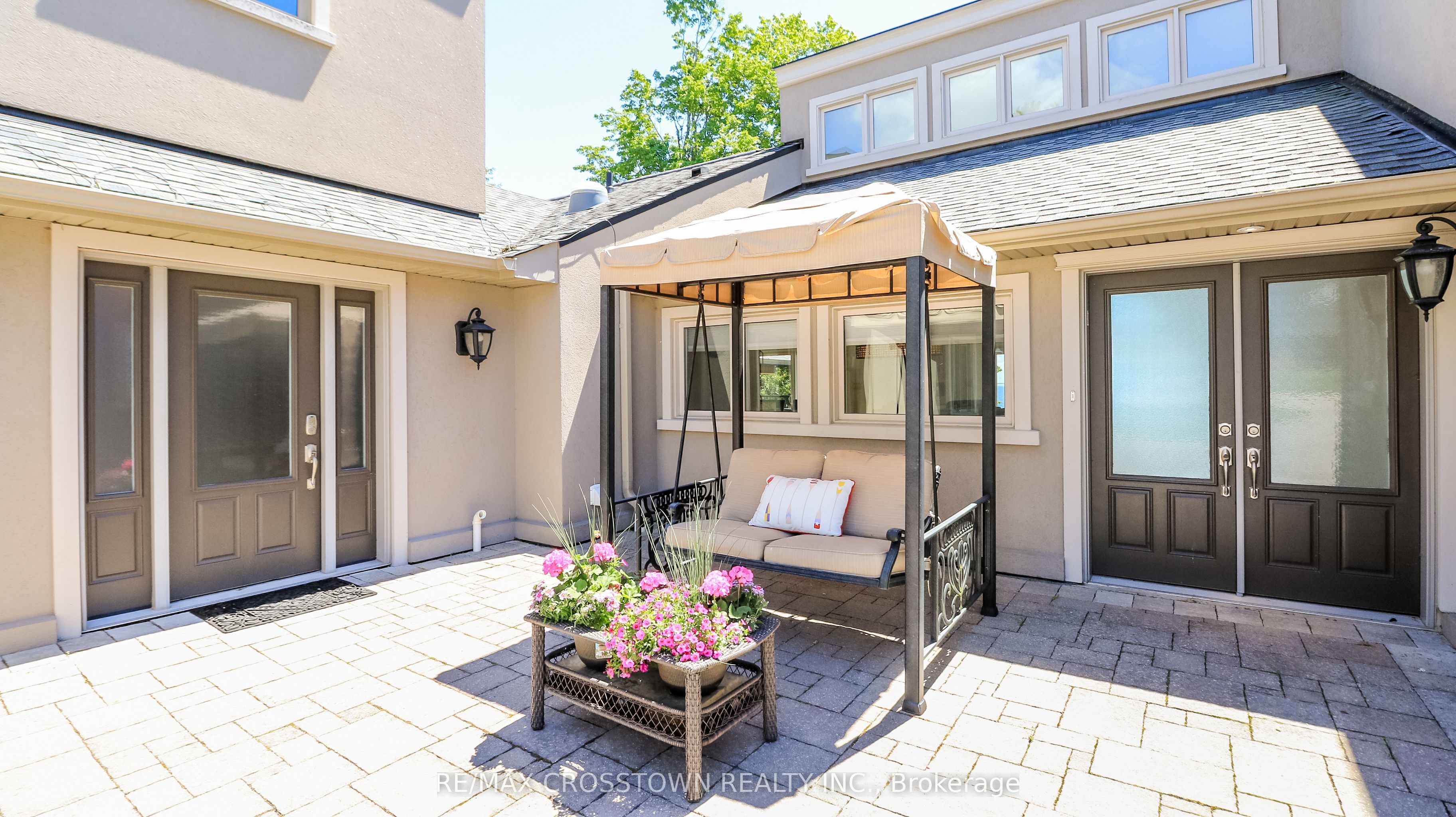 183 Lakeshore Road W Property Photo 9