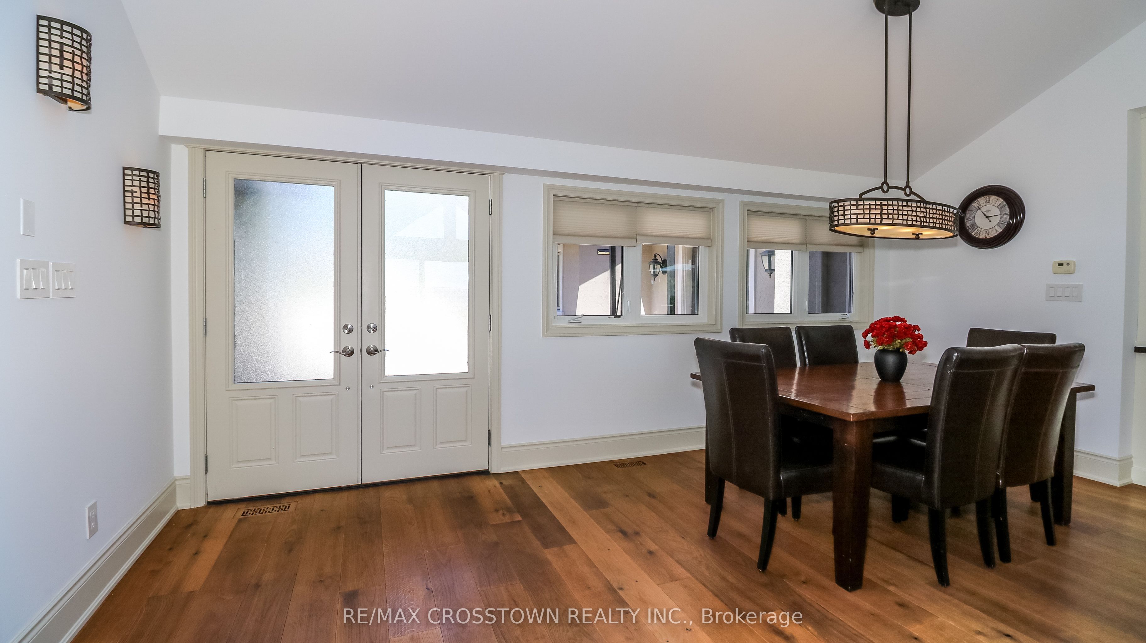 183 Lakeshore Road W Property Photo 10