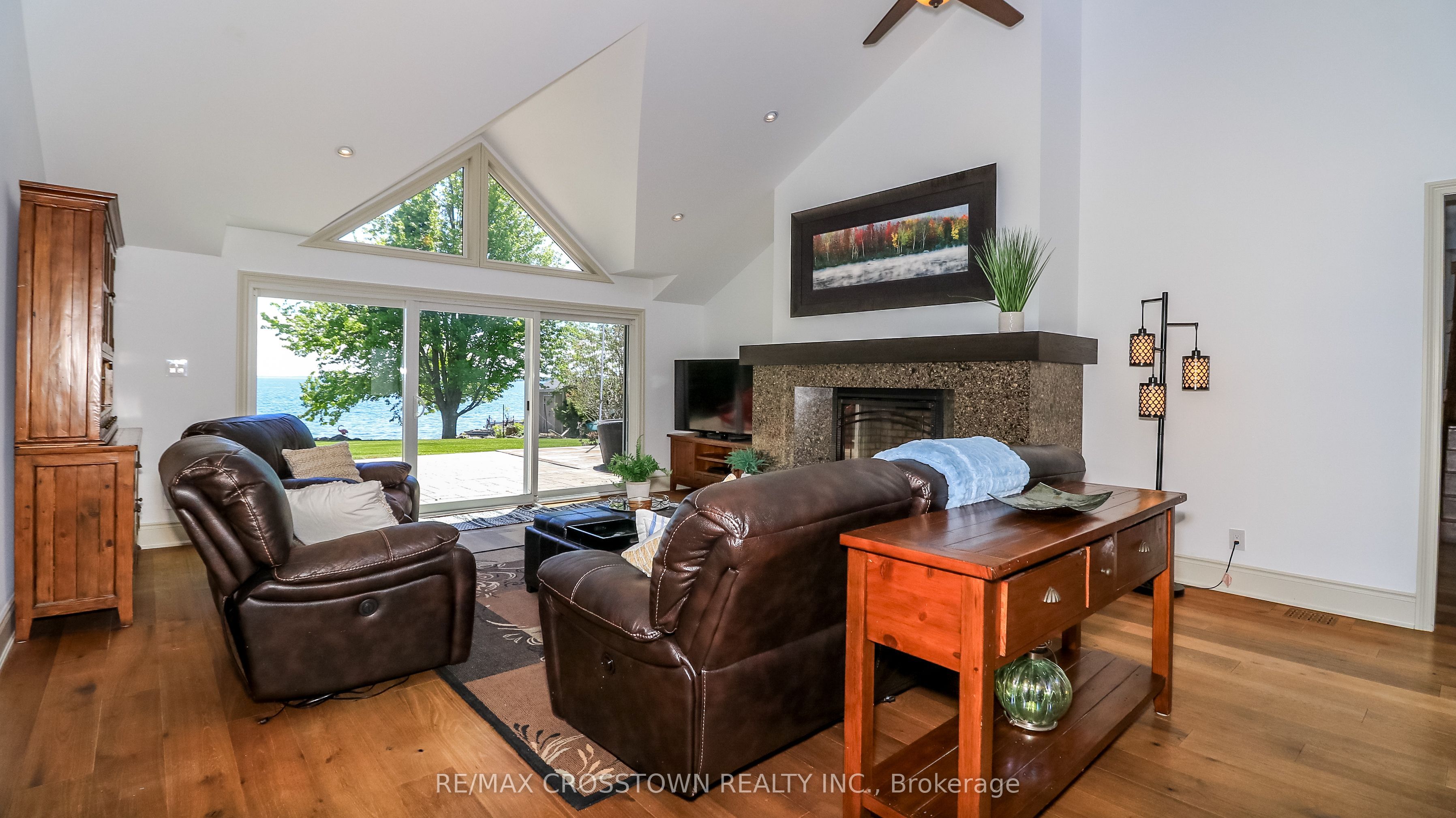 183 Lakeshore Road W Property Photo 13