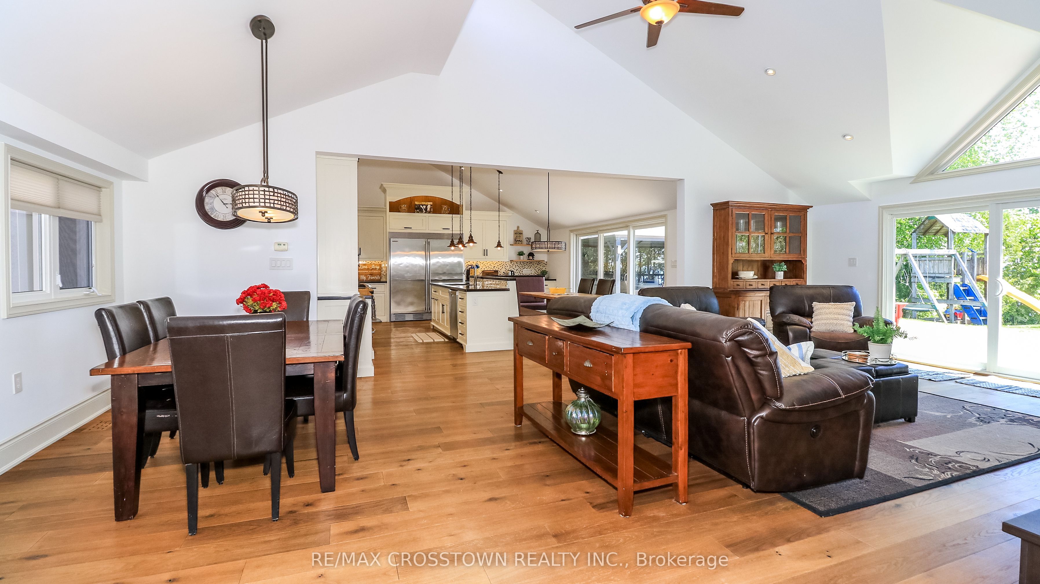 183 Lakeshore Road W Property Photo 14