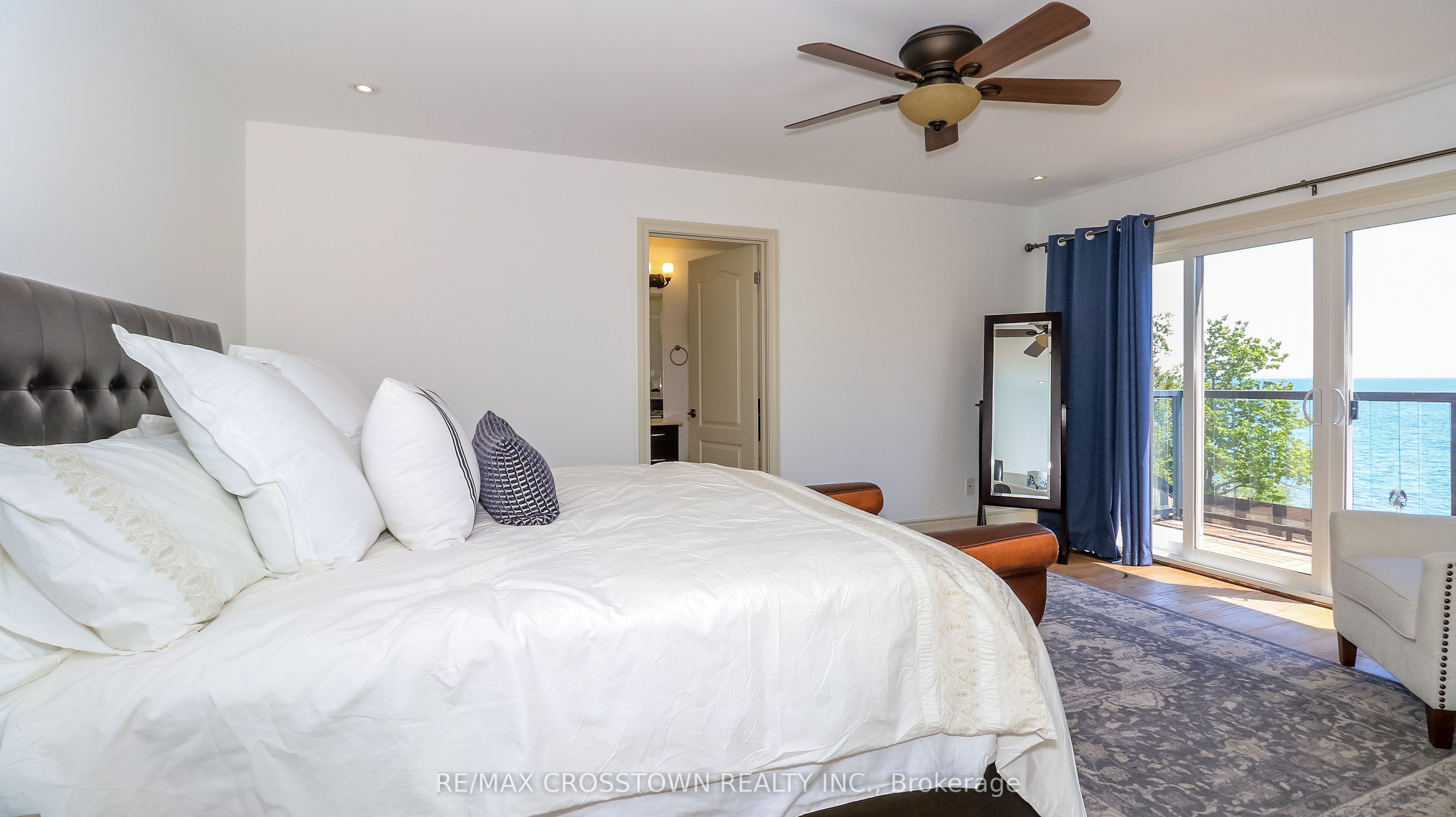 183 Lakeshore Road W Property Photo 20