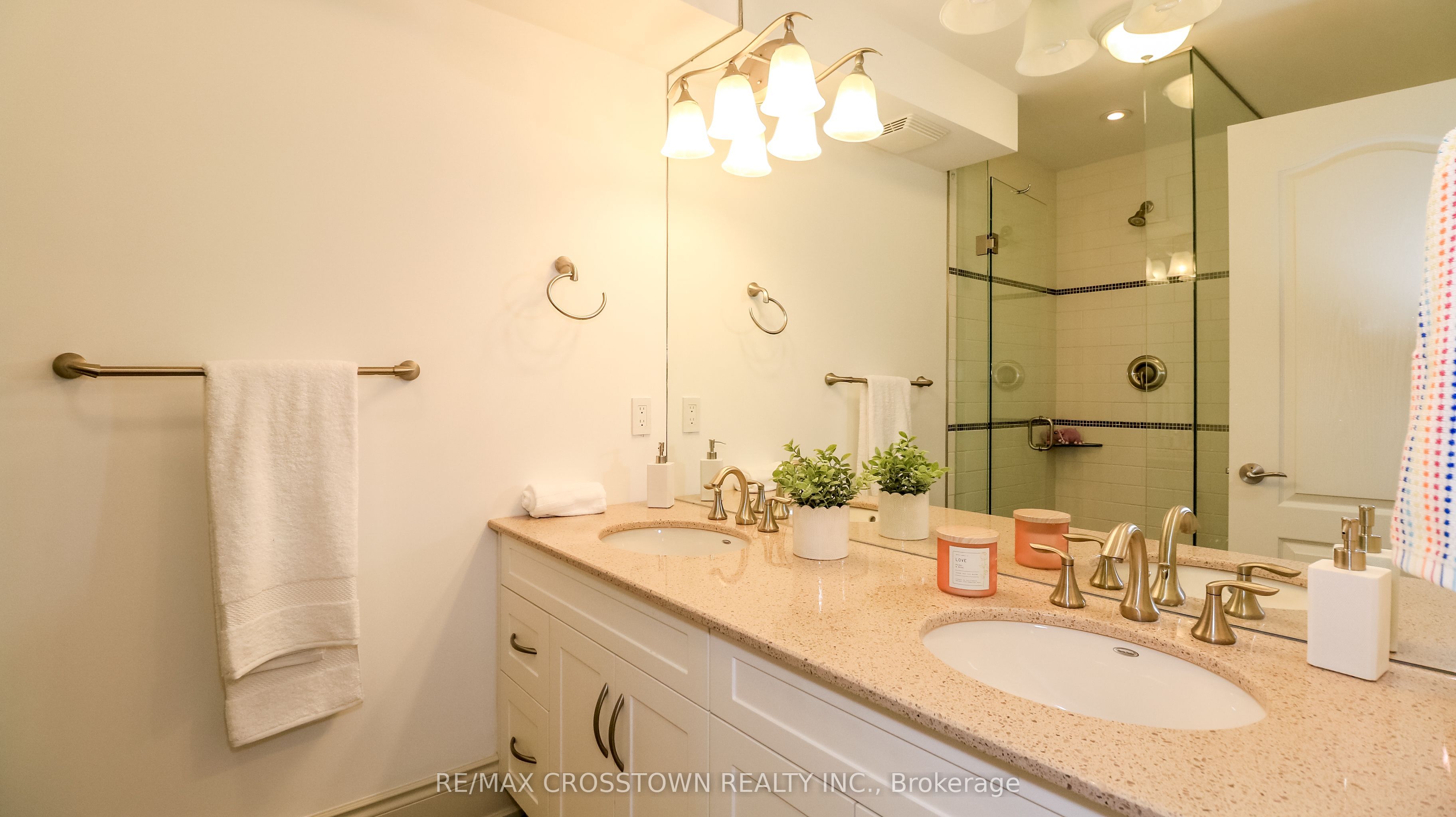 183 Lakeshore Road W Property Photo 25