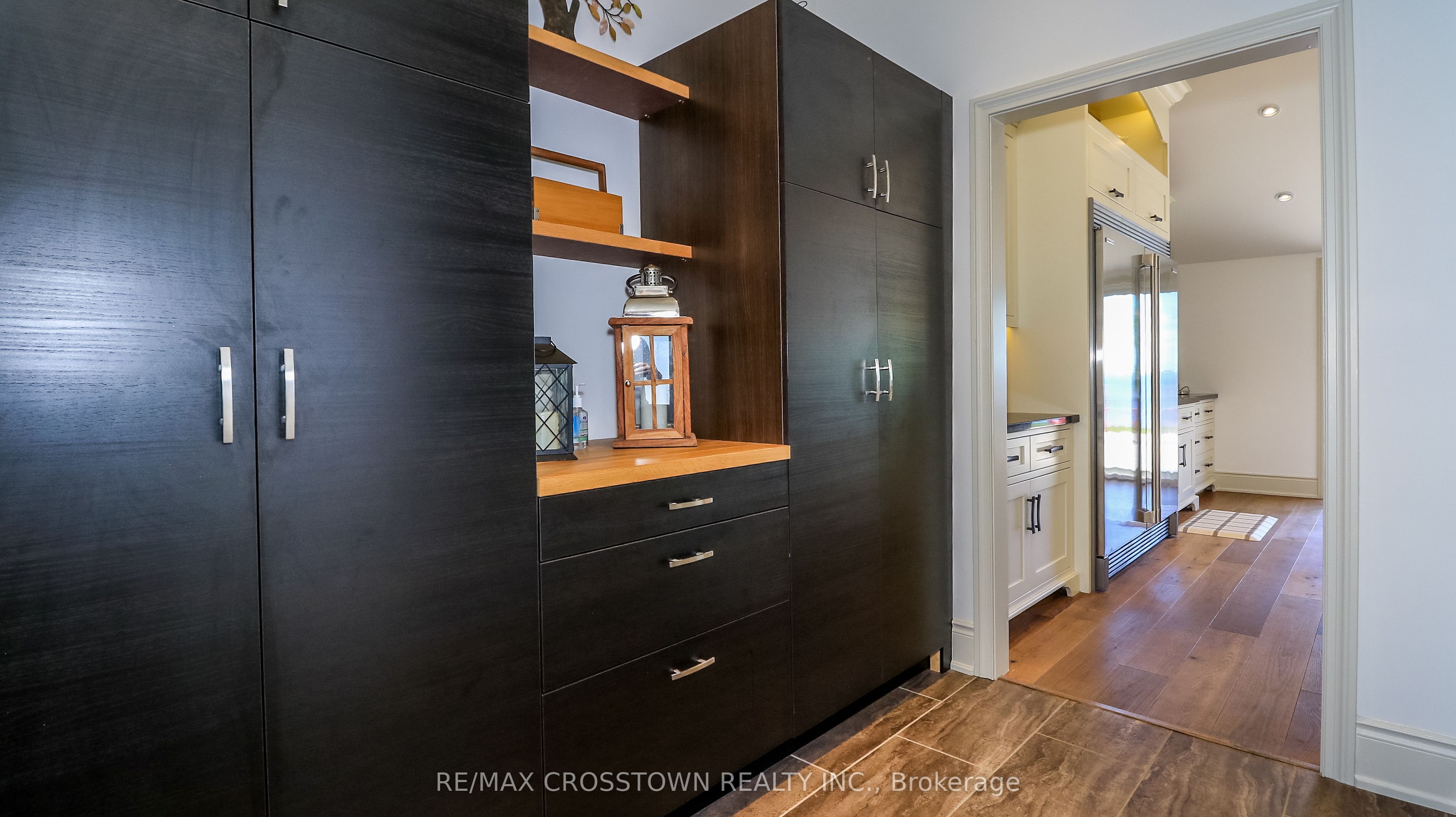 183 Lakeshore Road W Property Photo 31