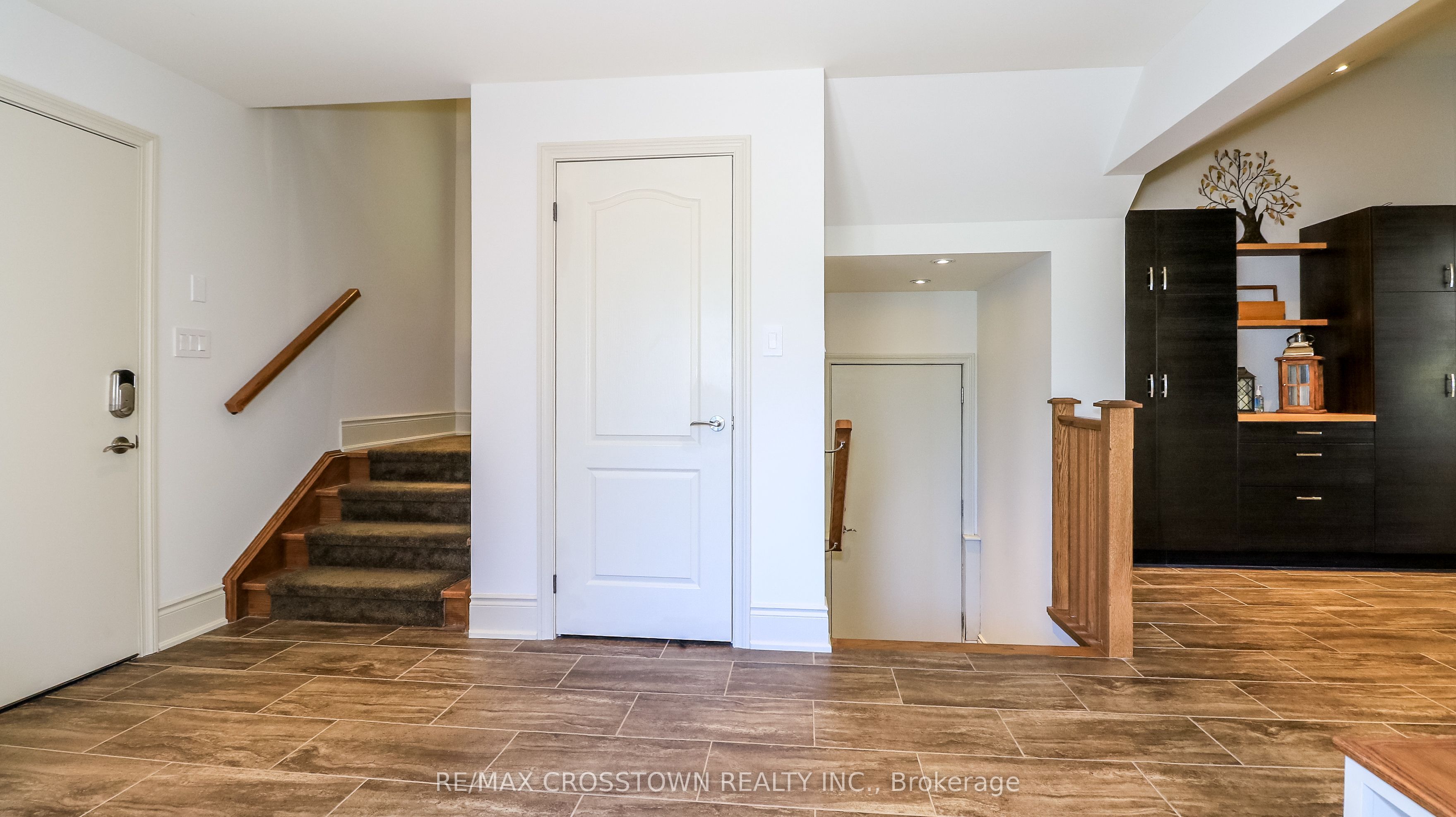 183 Lakeshore Road W Property Photo 33