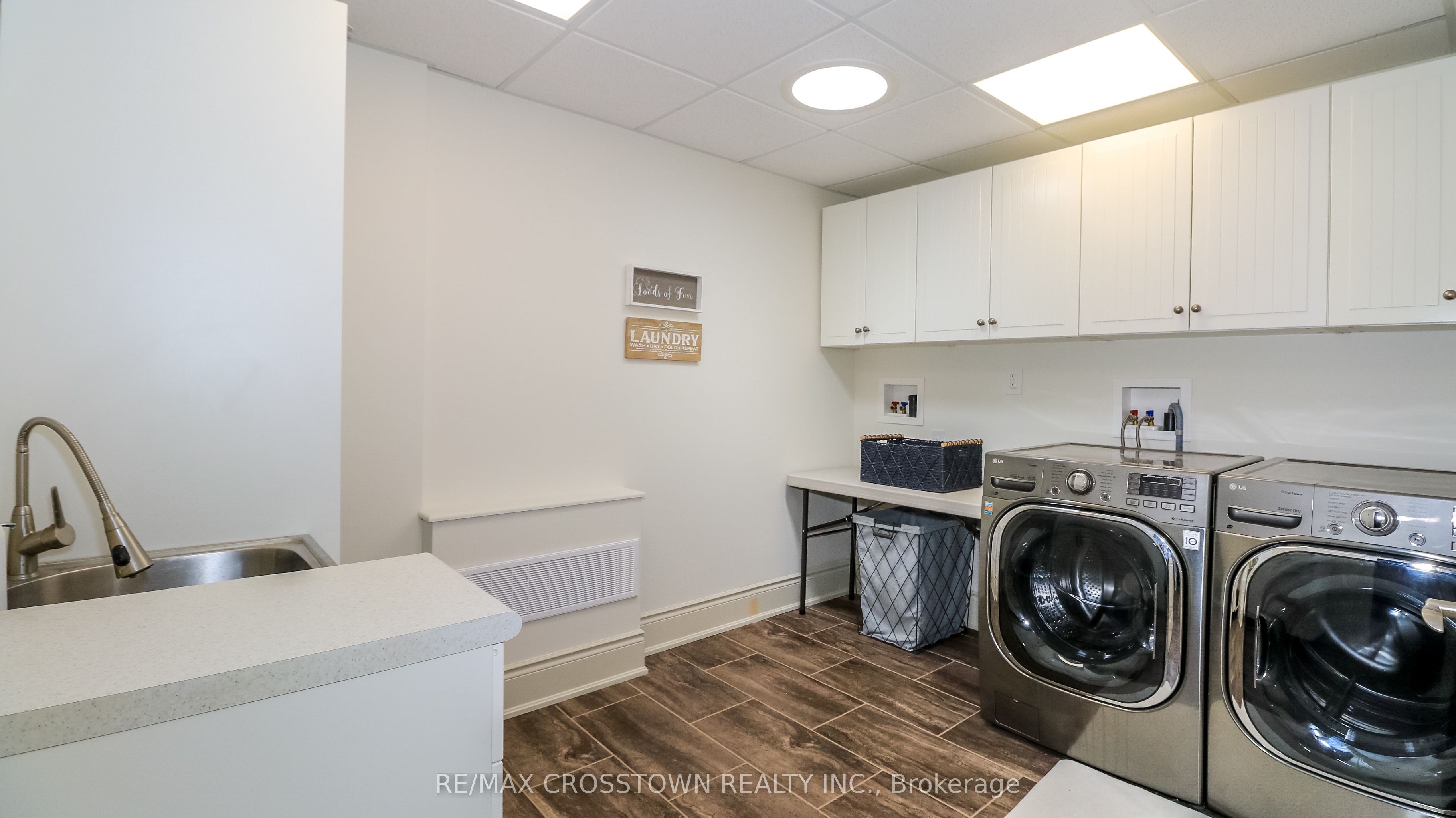 183 Lakeshore Road W Property Photo 34