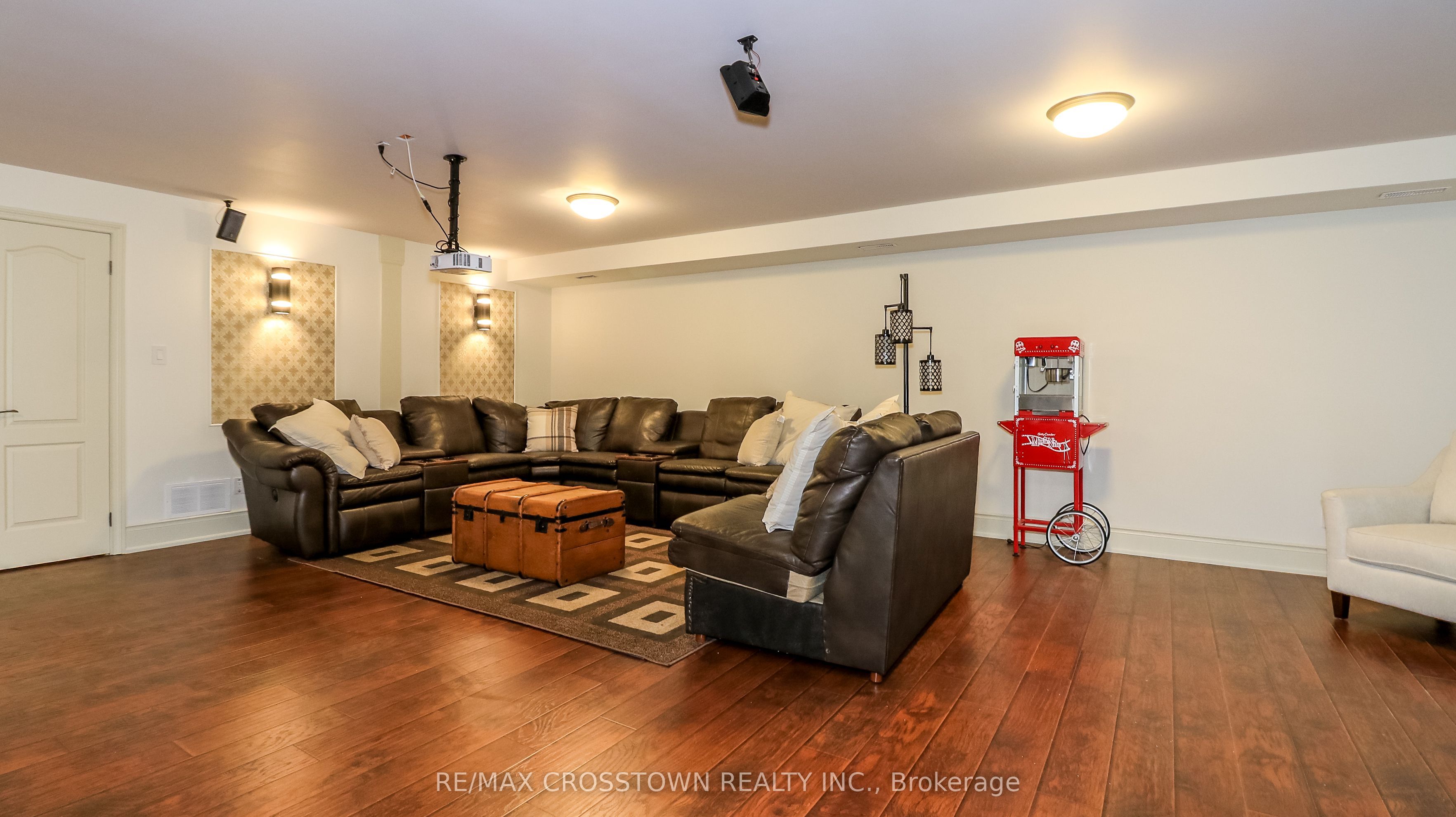 183 Lakeshore Road W Property Photo 39