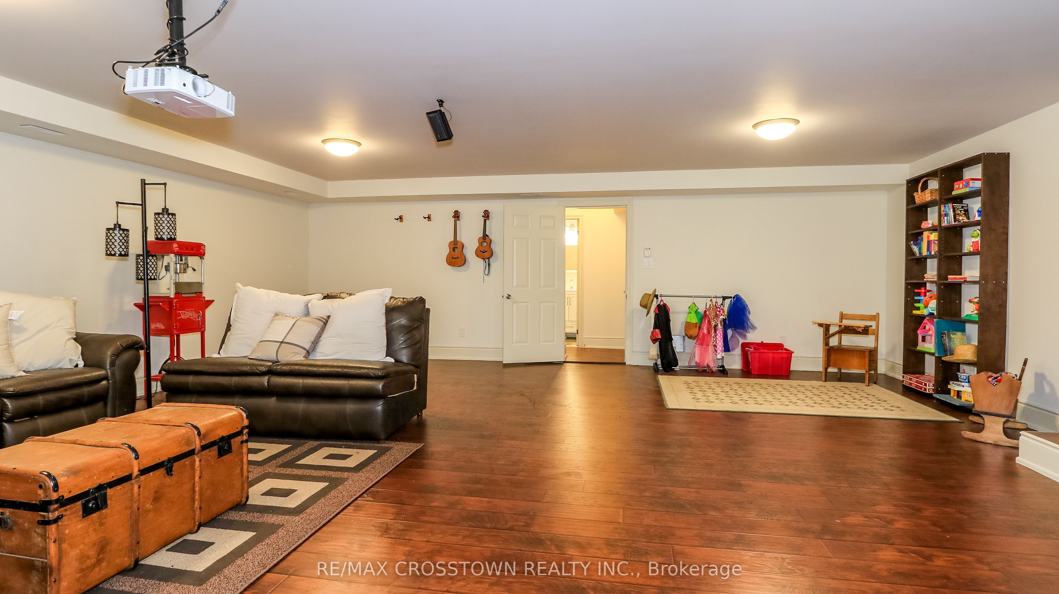 183 Lakeshore Road W Property Photo 40