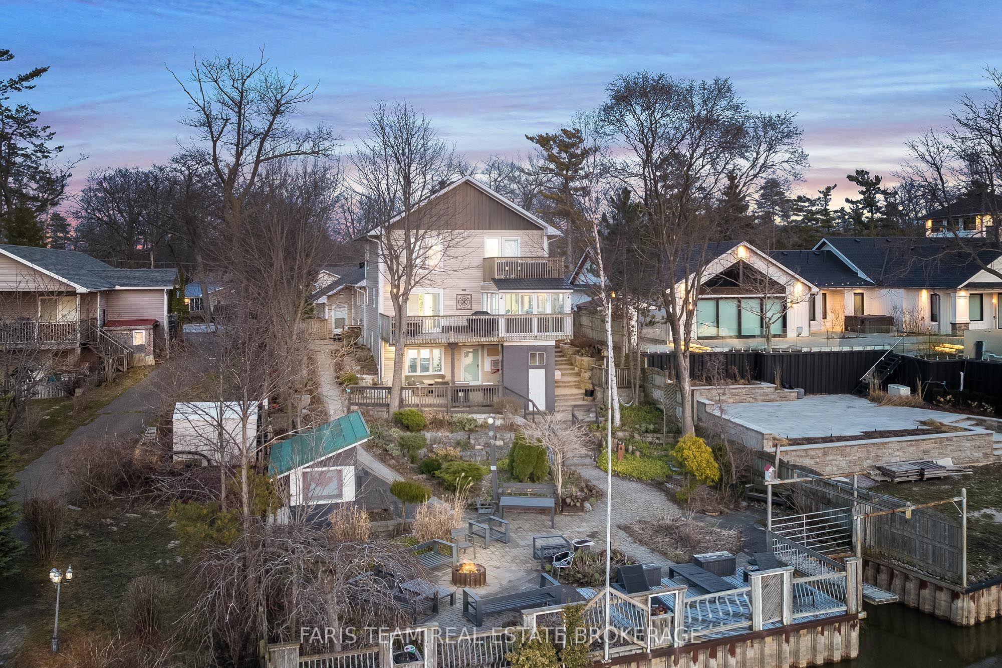 60 River Avenue Crescent