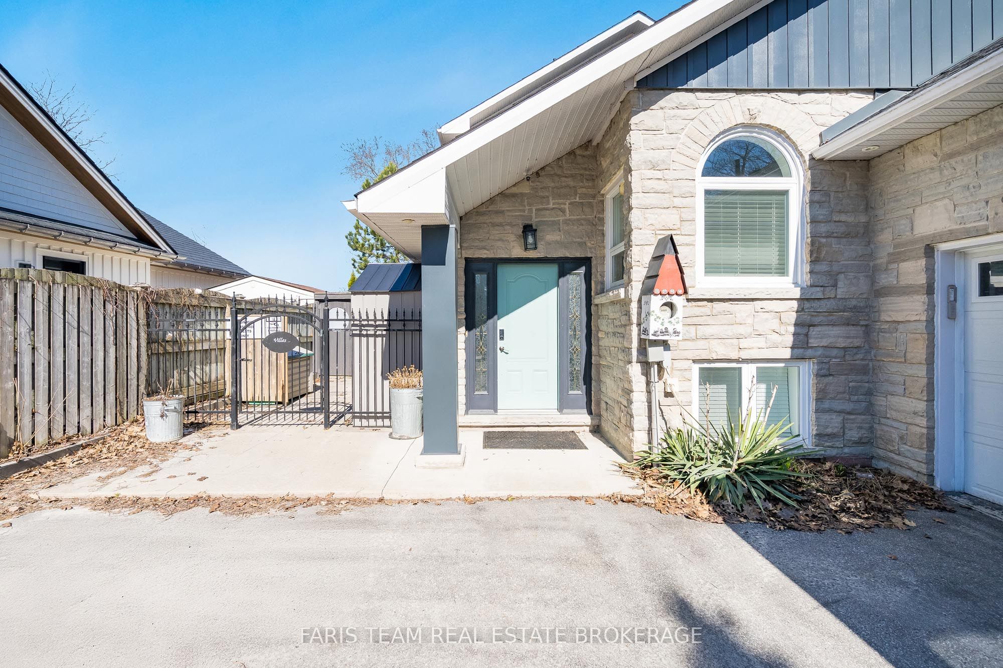 60 River Avenue Crescent Property Photo 4