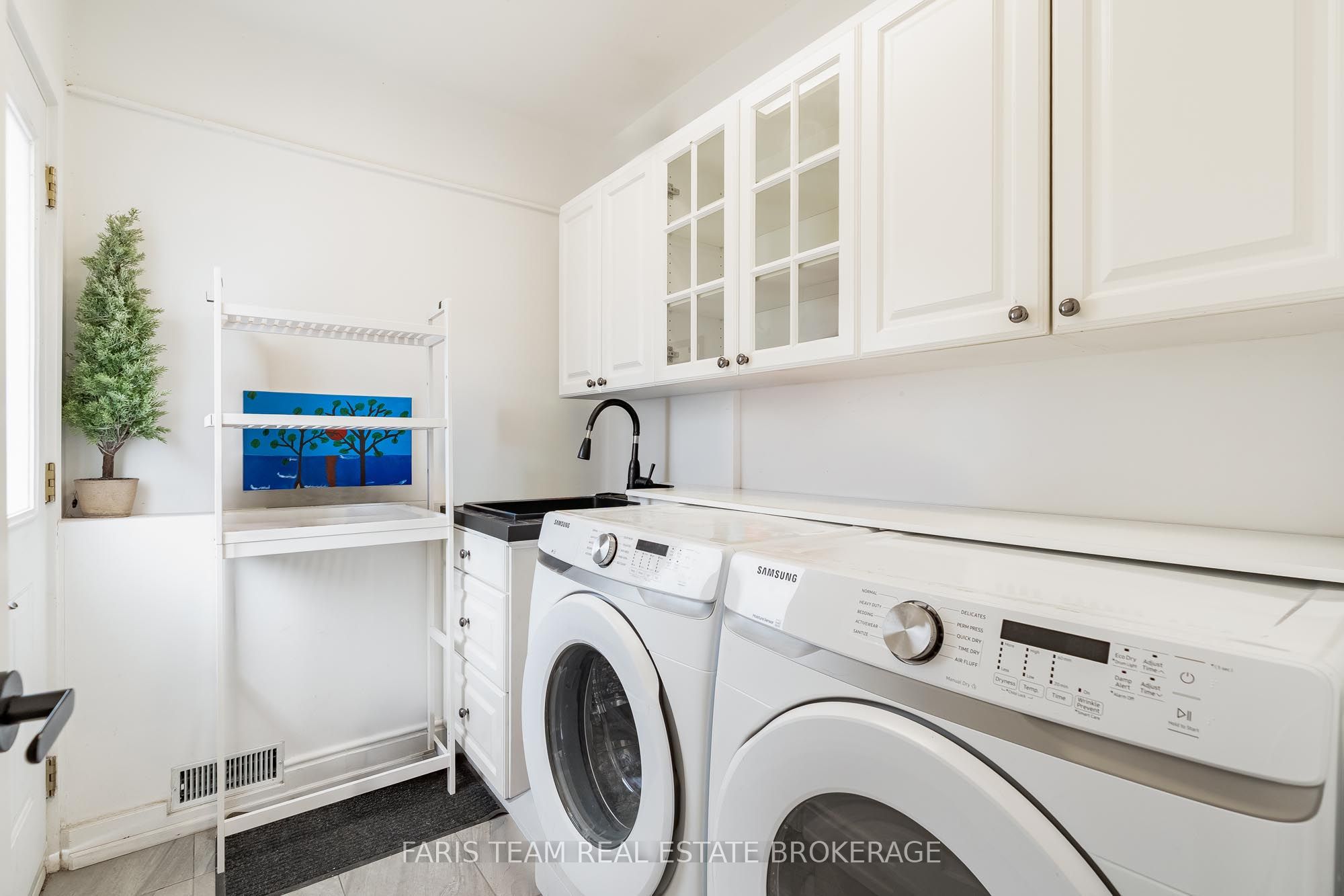 60 River Avenue Crescent Property Photo 14
