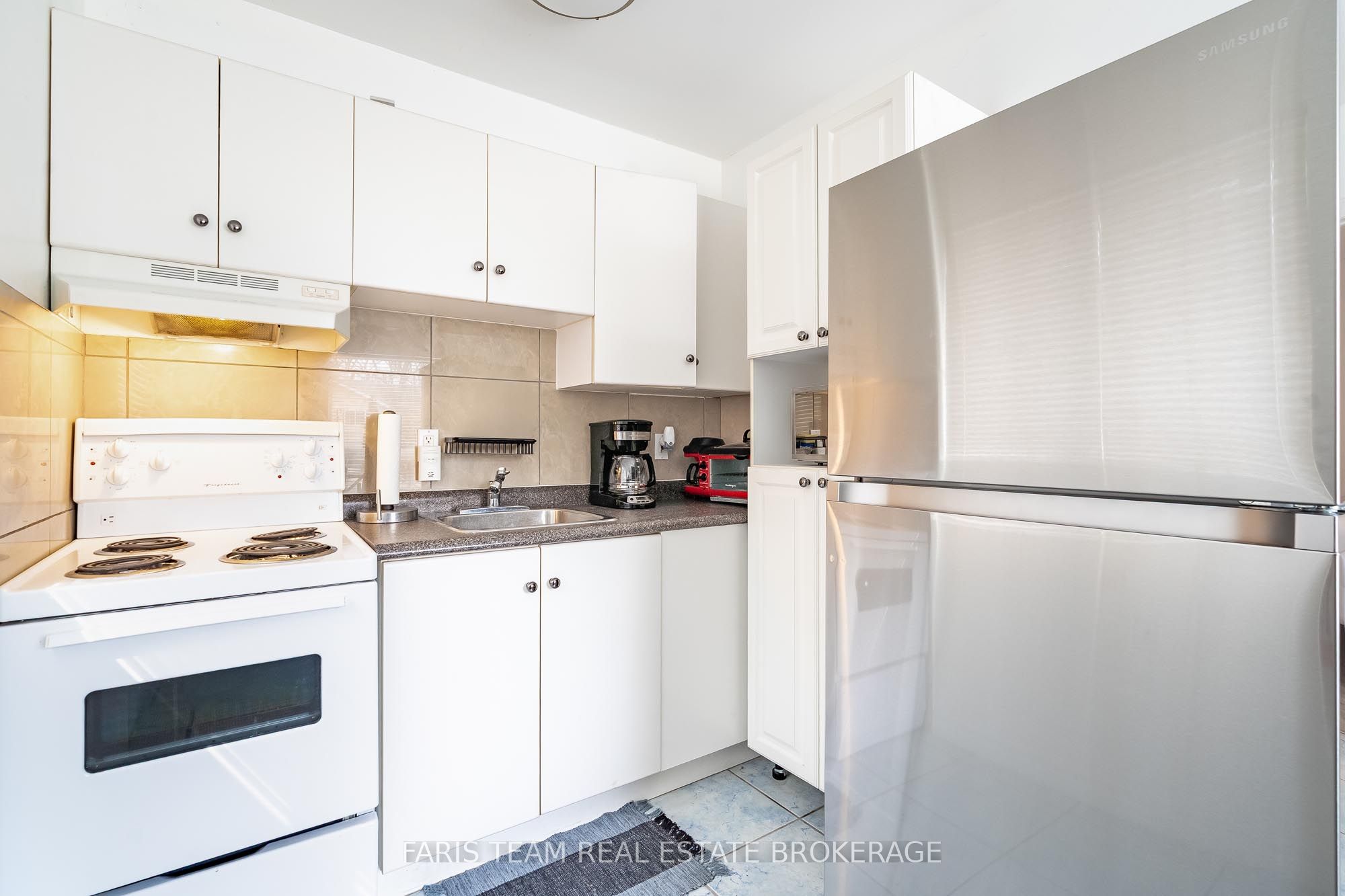 60 River Avenue Crescent Property Photo 24