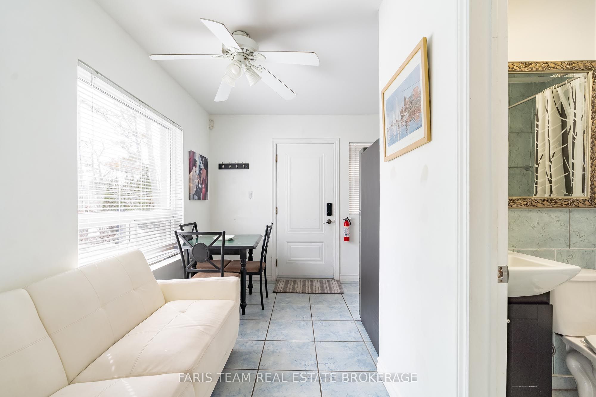 60 River Avenue Crescent Property Photo 26