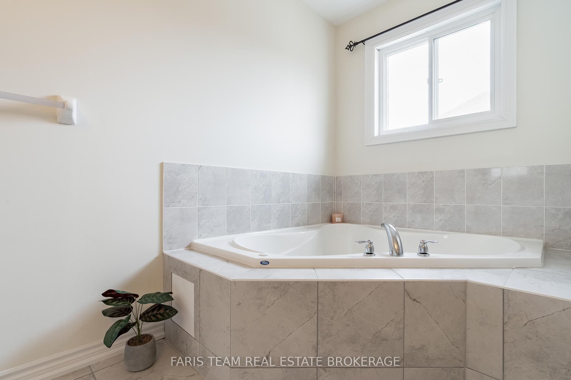 33 Pearl Street Property Photo 23