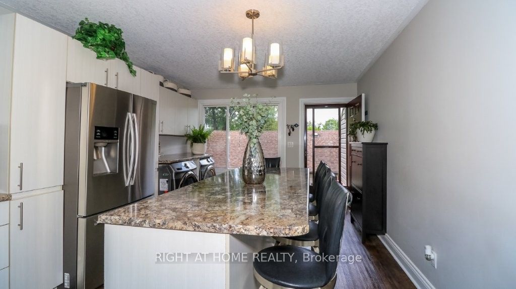 43 Olive Crescent 201 Property Photo 7
