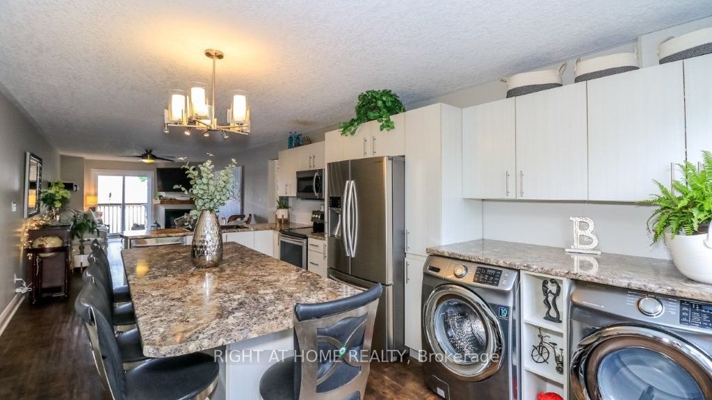 43 Olive Crescent 201 Property Photo 14