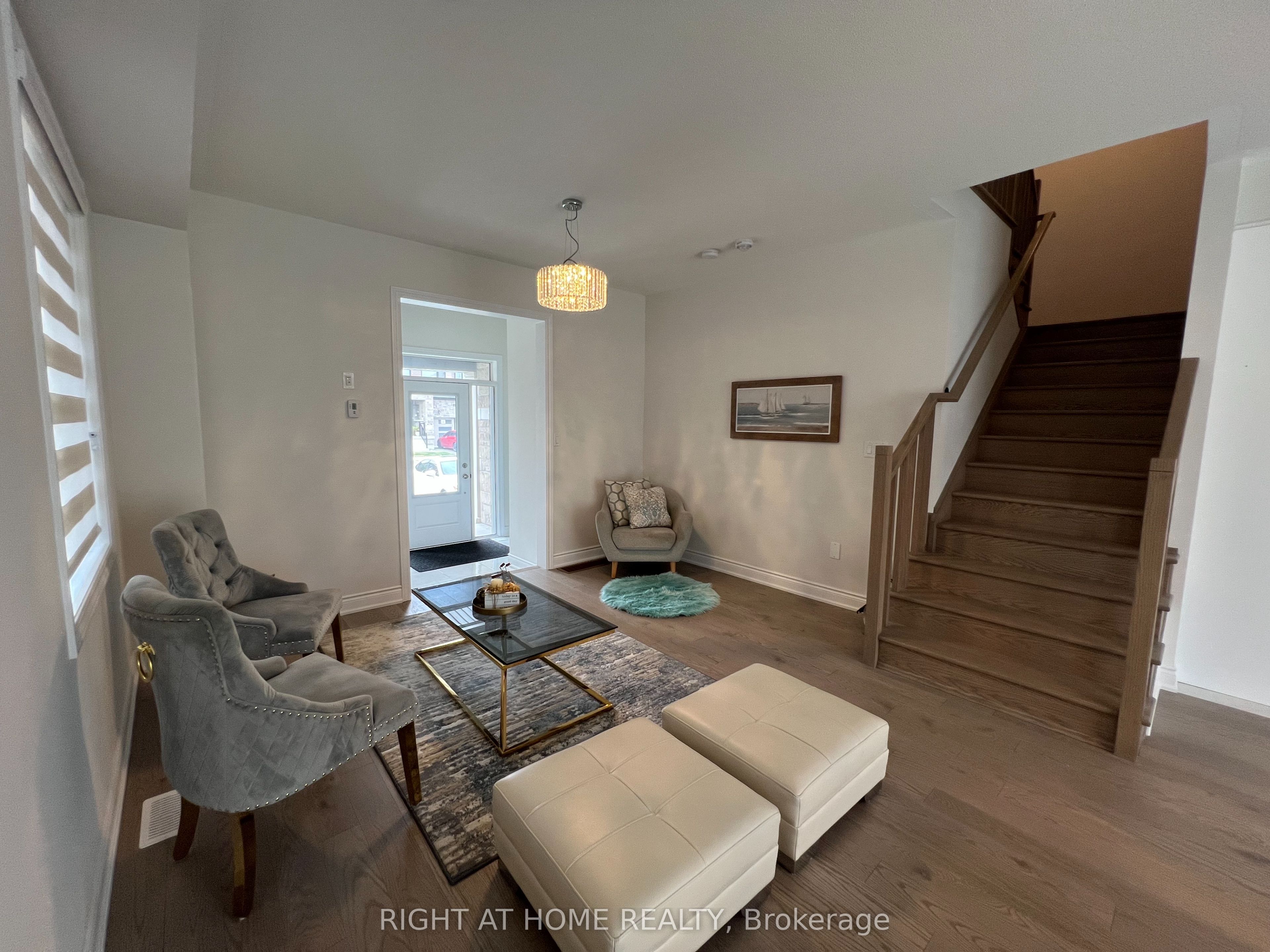 24 Tamworth Terrace W Property Photo 3