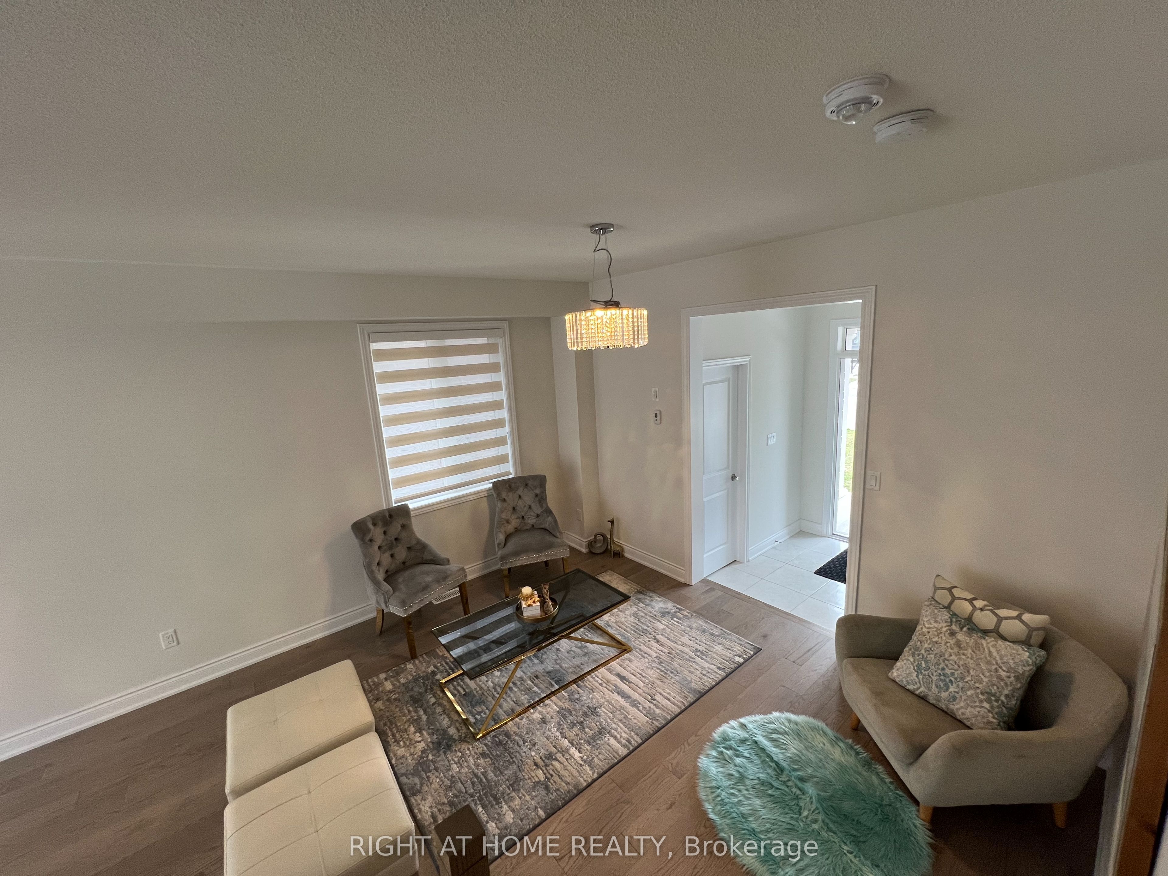 24 Tamworth Terrace W Property Photo 4