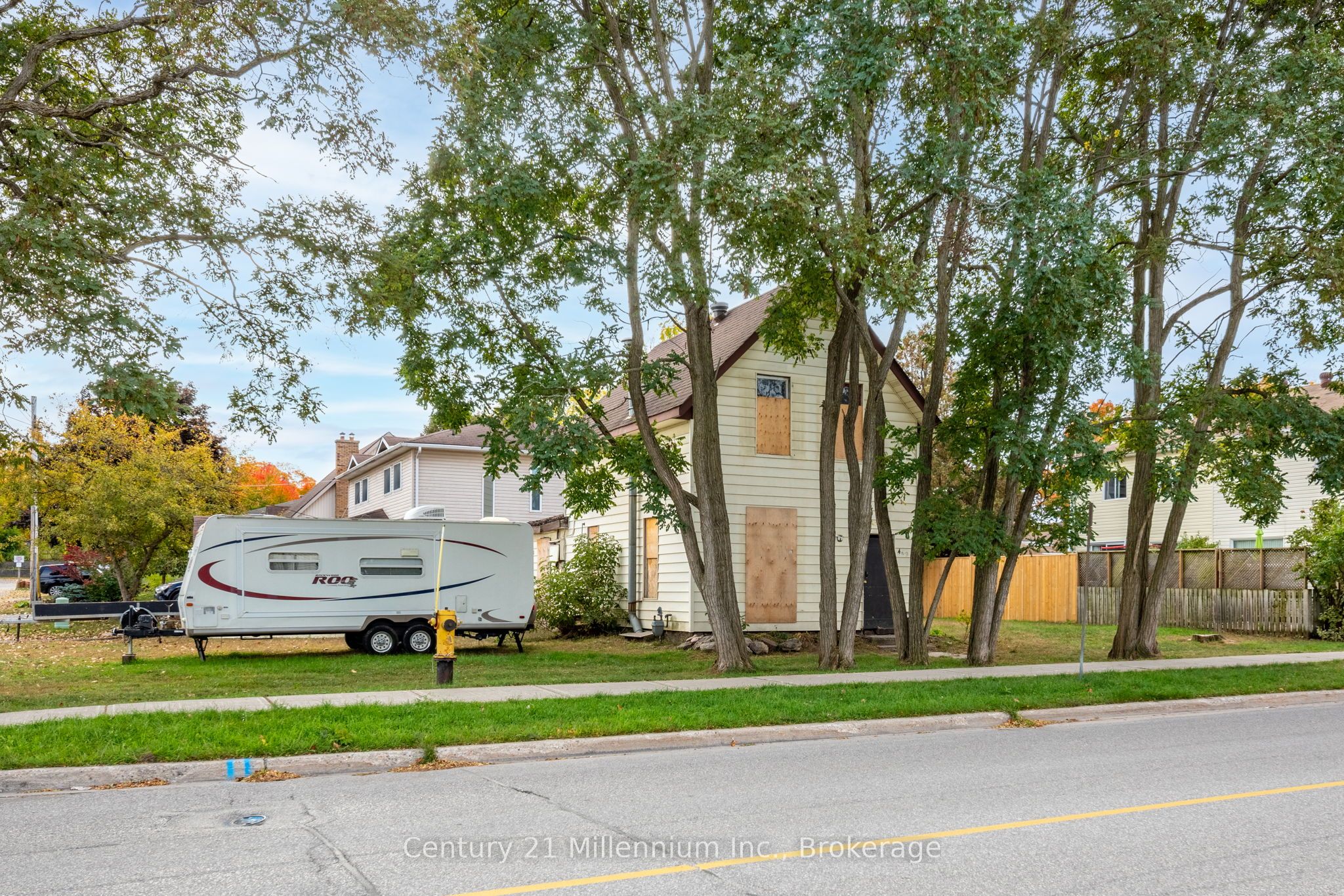 469 Robert Street Property Photo 6