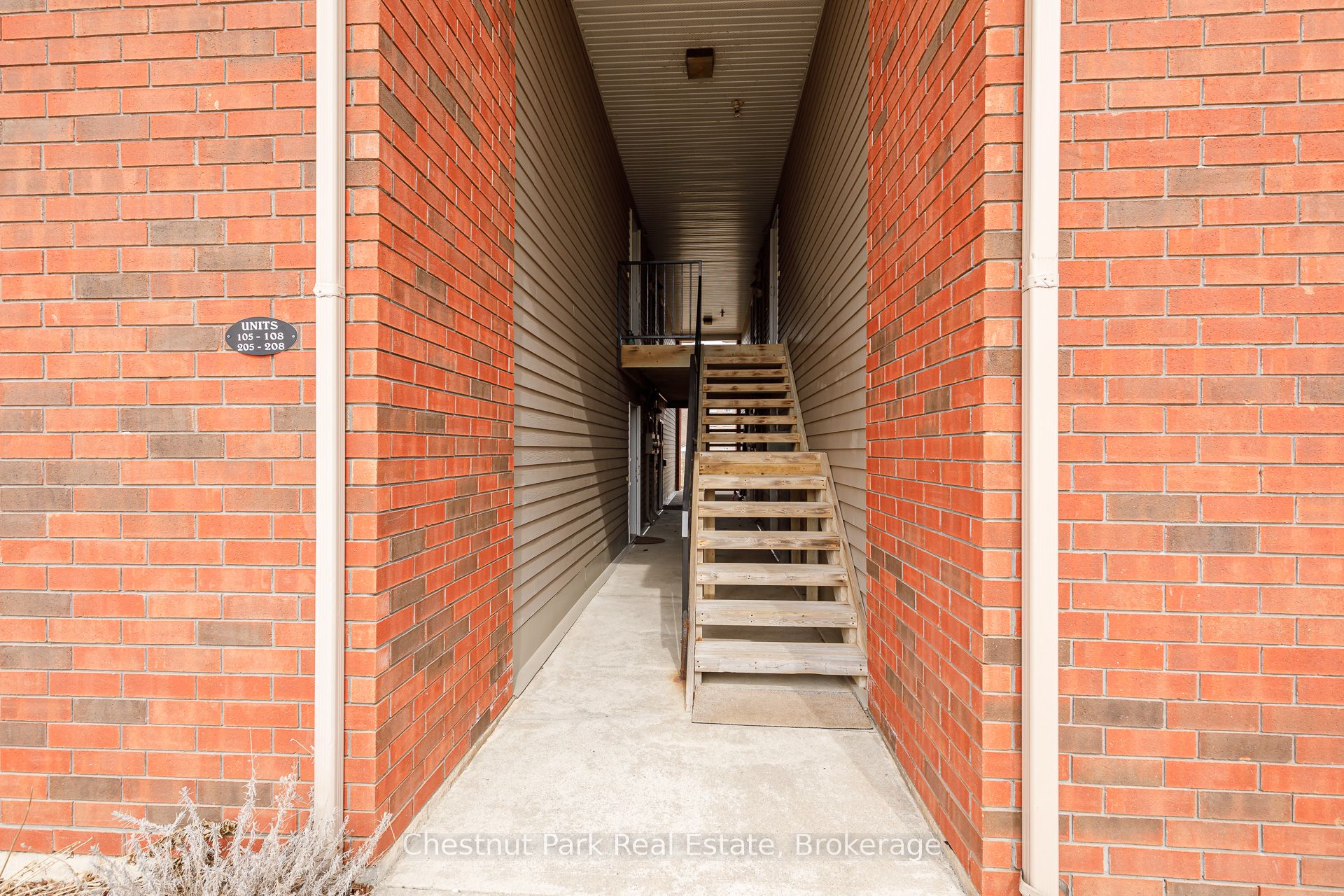 435 Walnut Street 206 Property Photo 9
