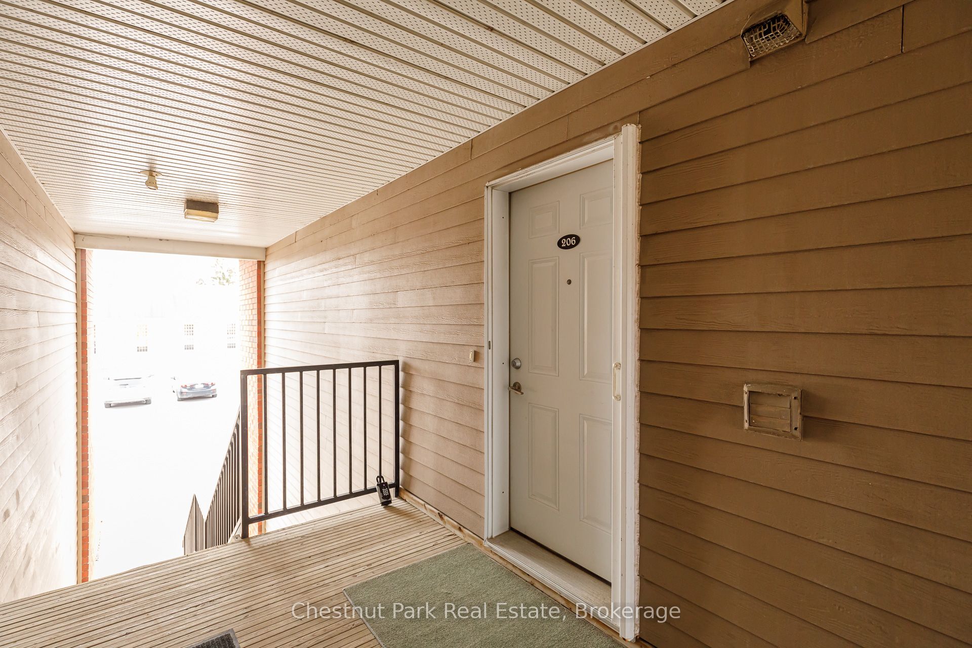 435 Walnut Street 206 Property Photo 10