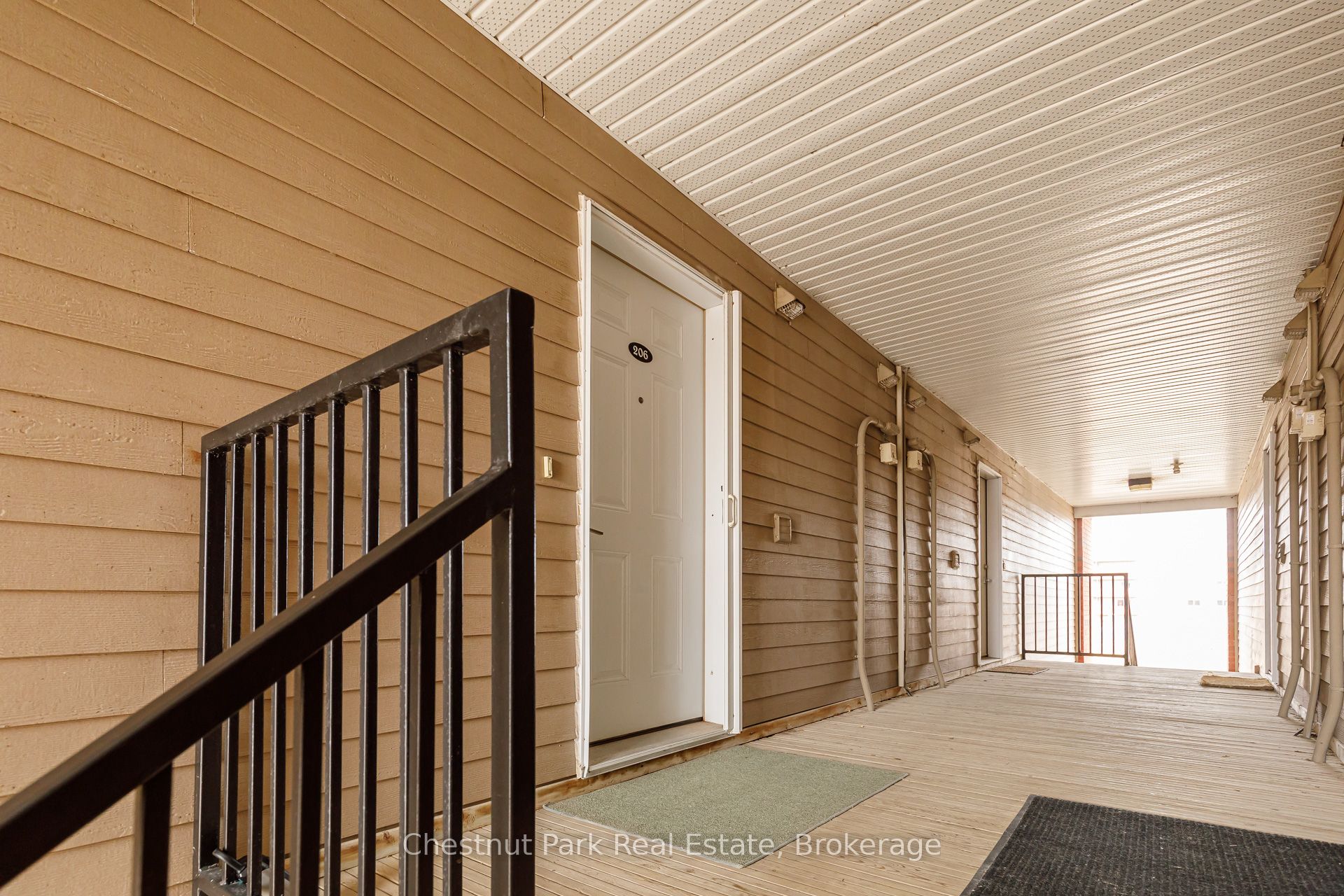 435 Walnut Street 206 Property Photo 11
