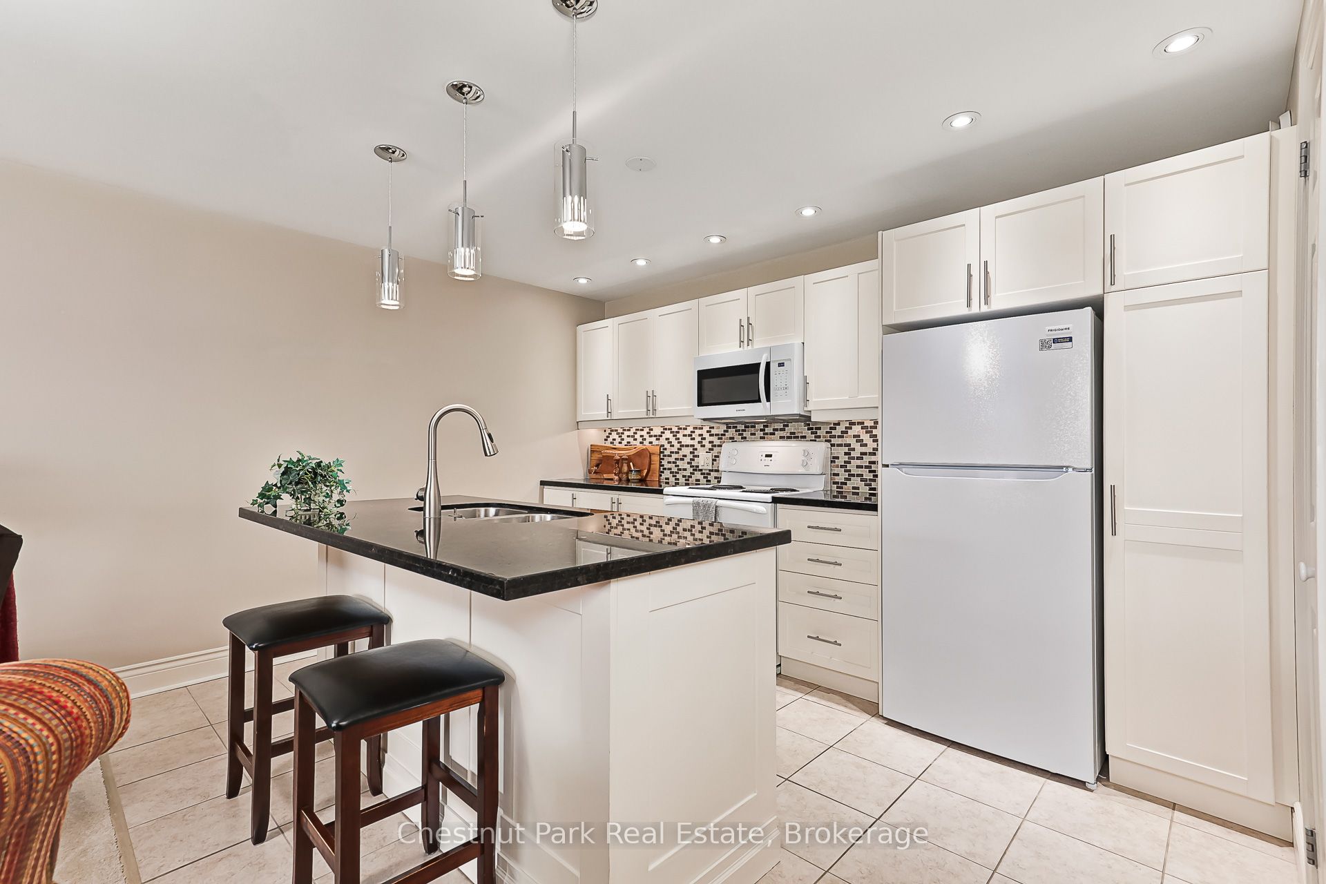 435 Walnut Street 206 Property Photo 15