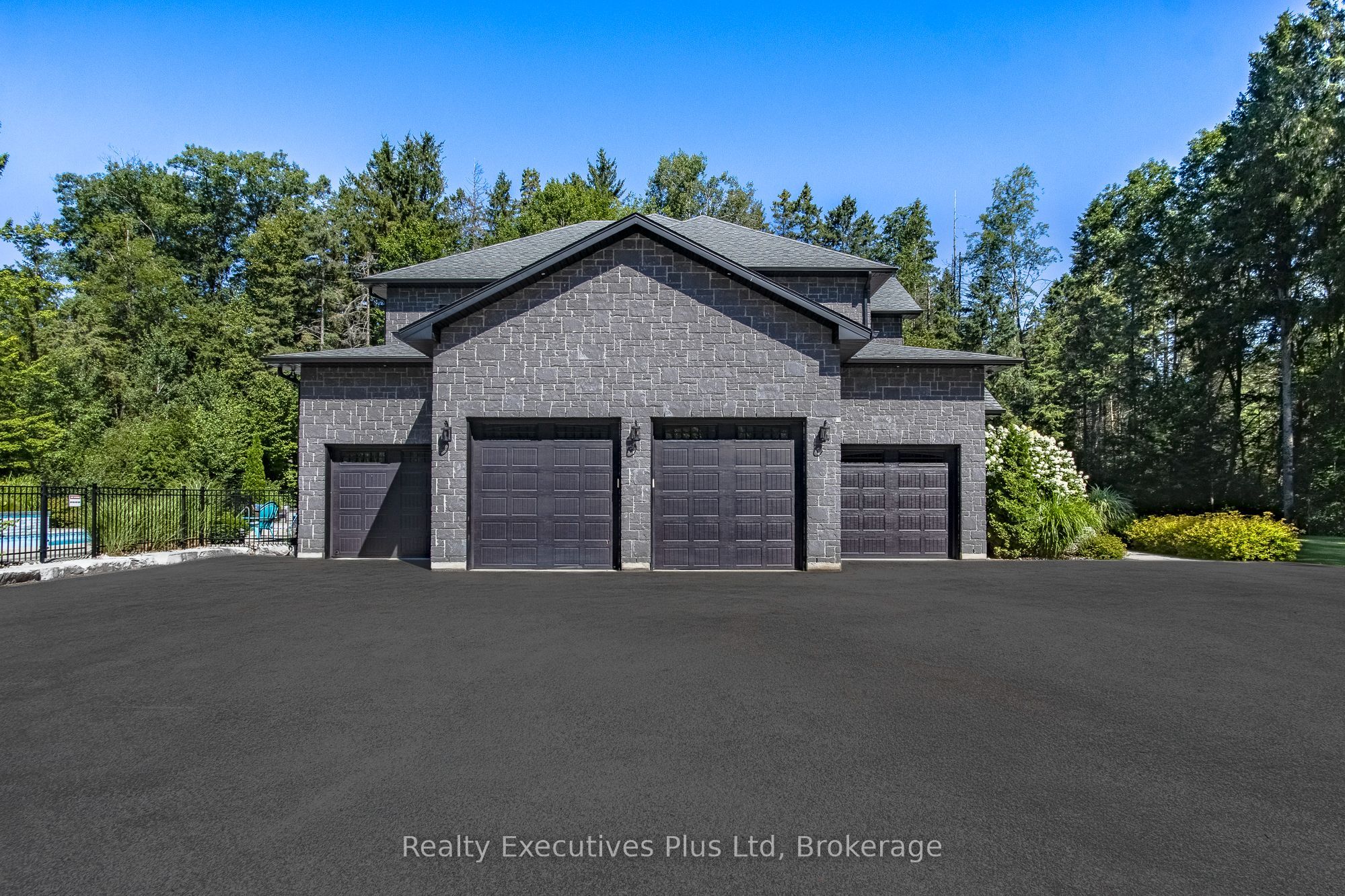 27 Kingfisher Crescent Property Photo 2