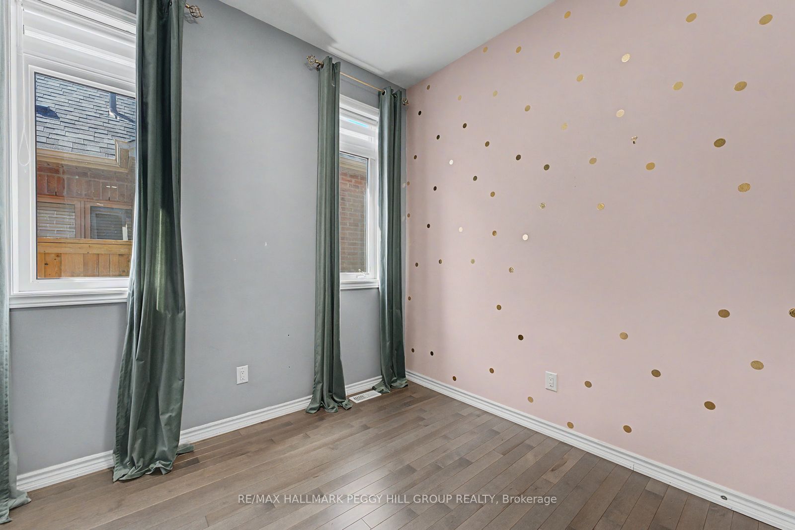 96 Redmond Crescent Property Photo 11