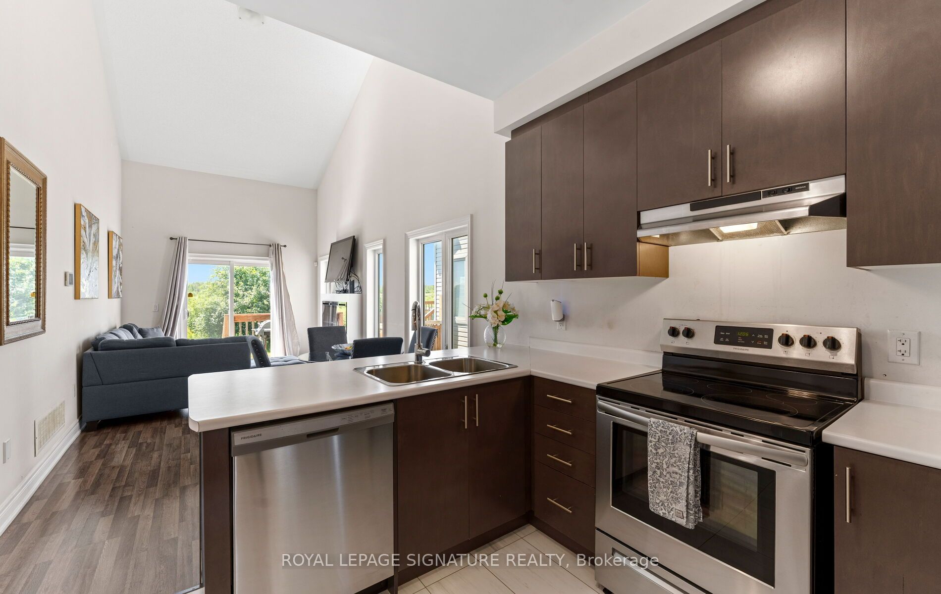 301 Atkinson Street Property Photo 10
