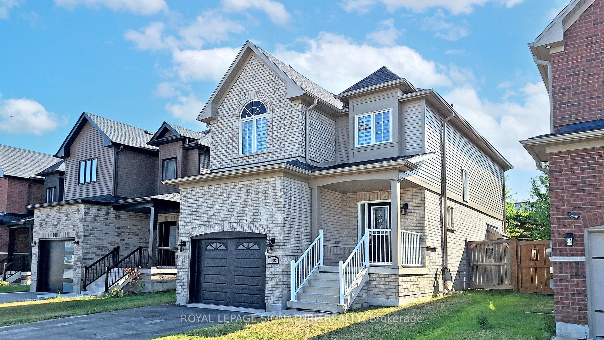 138 Sun King Crescent Property Photo 1