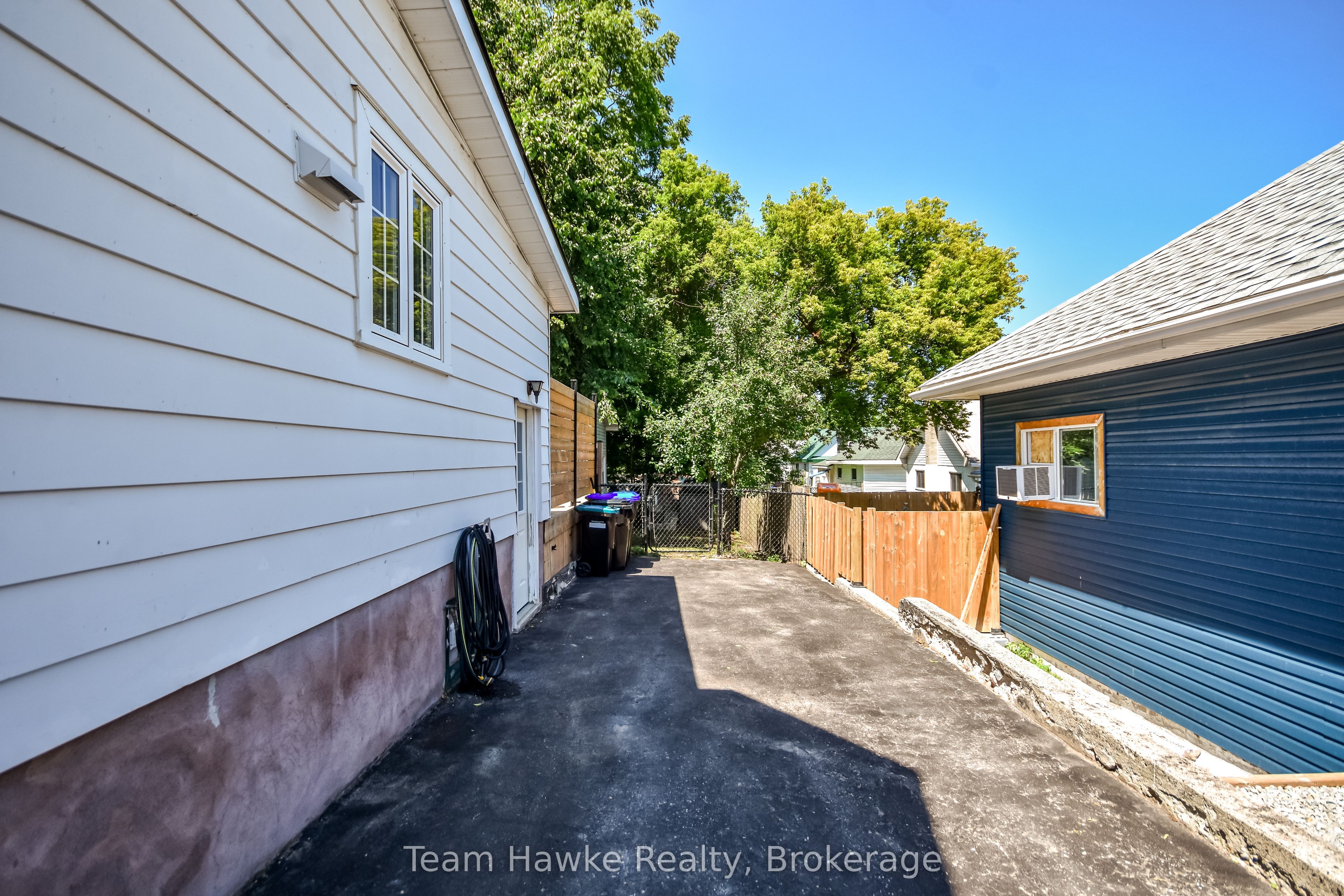 346 Yonge Street Property Photo 46