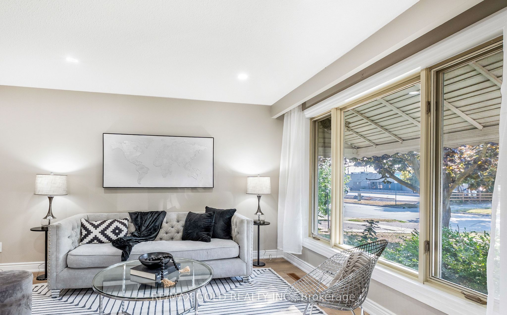 27 Sylvia Street Property Photo 6