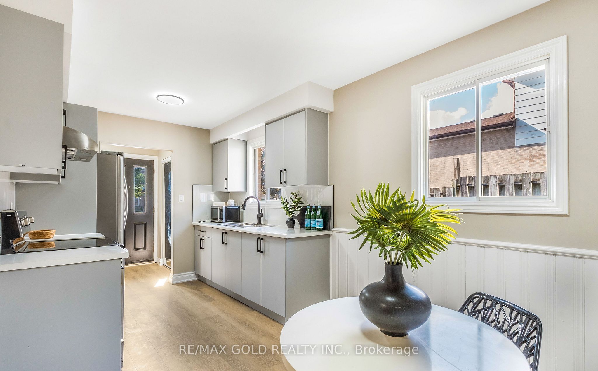 27 Sylvia Street Property Photo 12