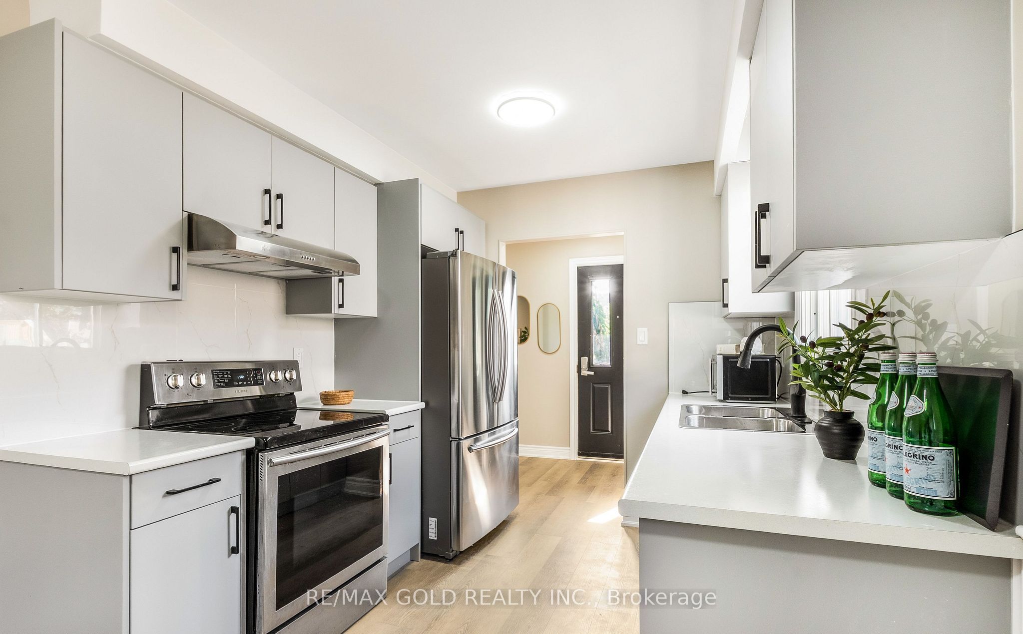 27 Sylvia Street Property Photo 13